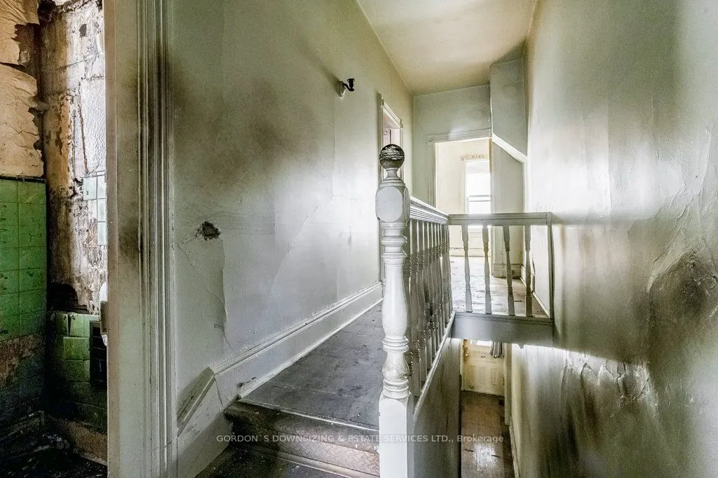 6 Paisley Avenue