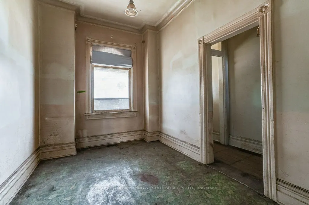 6 Paisley Avenue