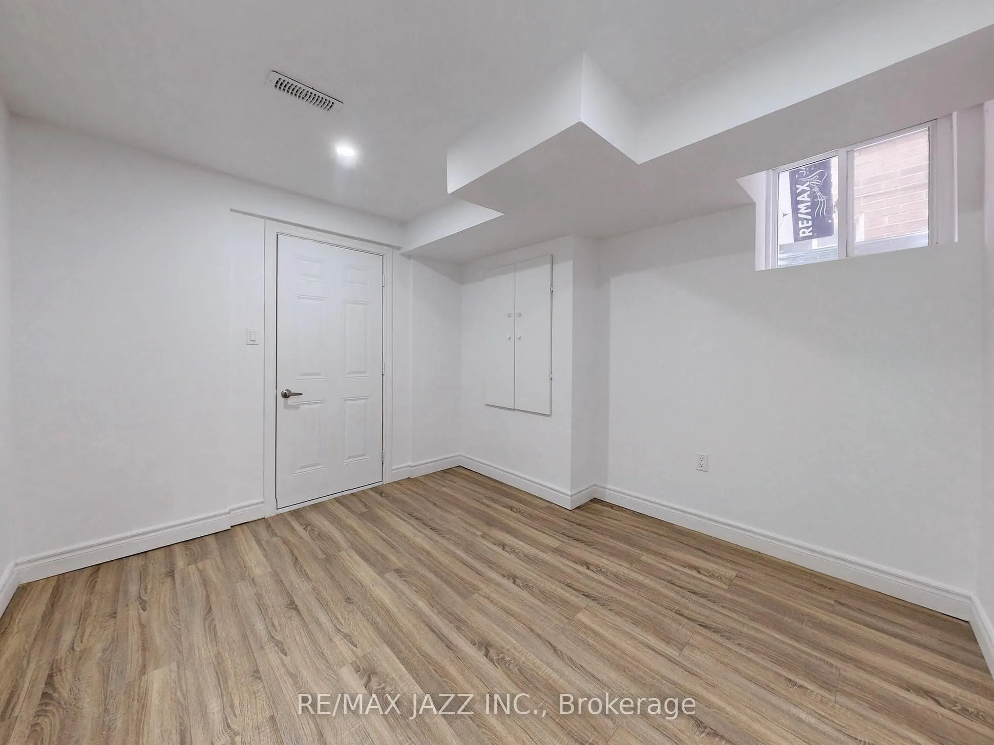 1280 Amherst Gate