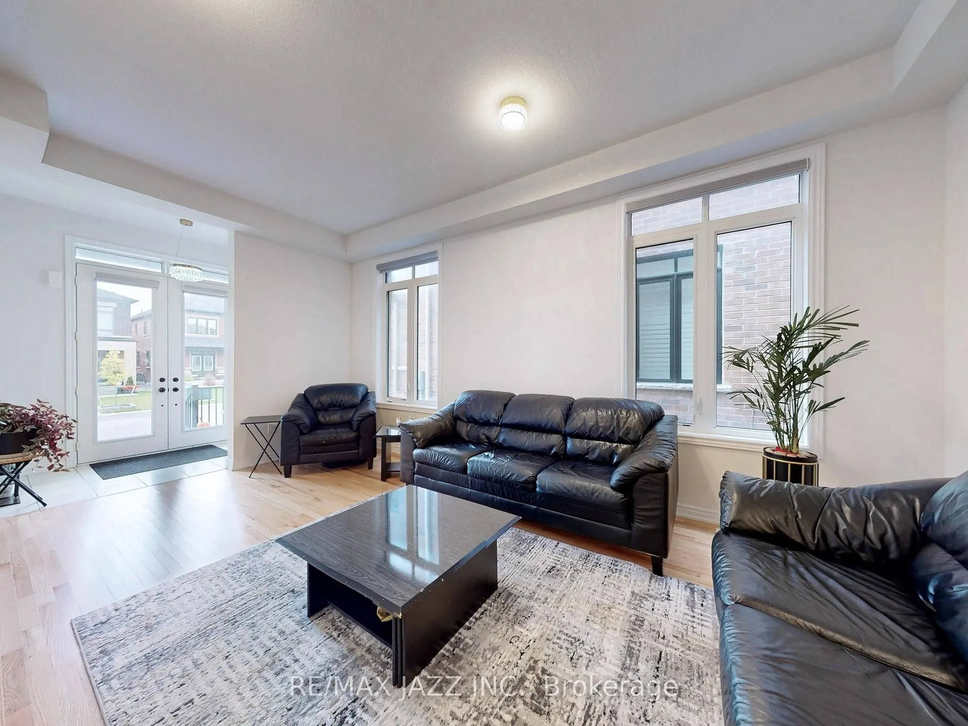 1280 Amherst Gate