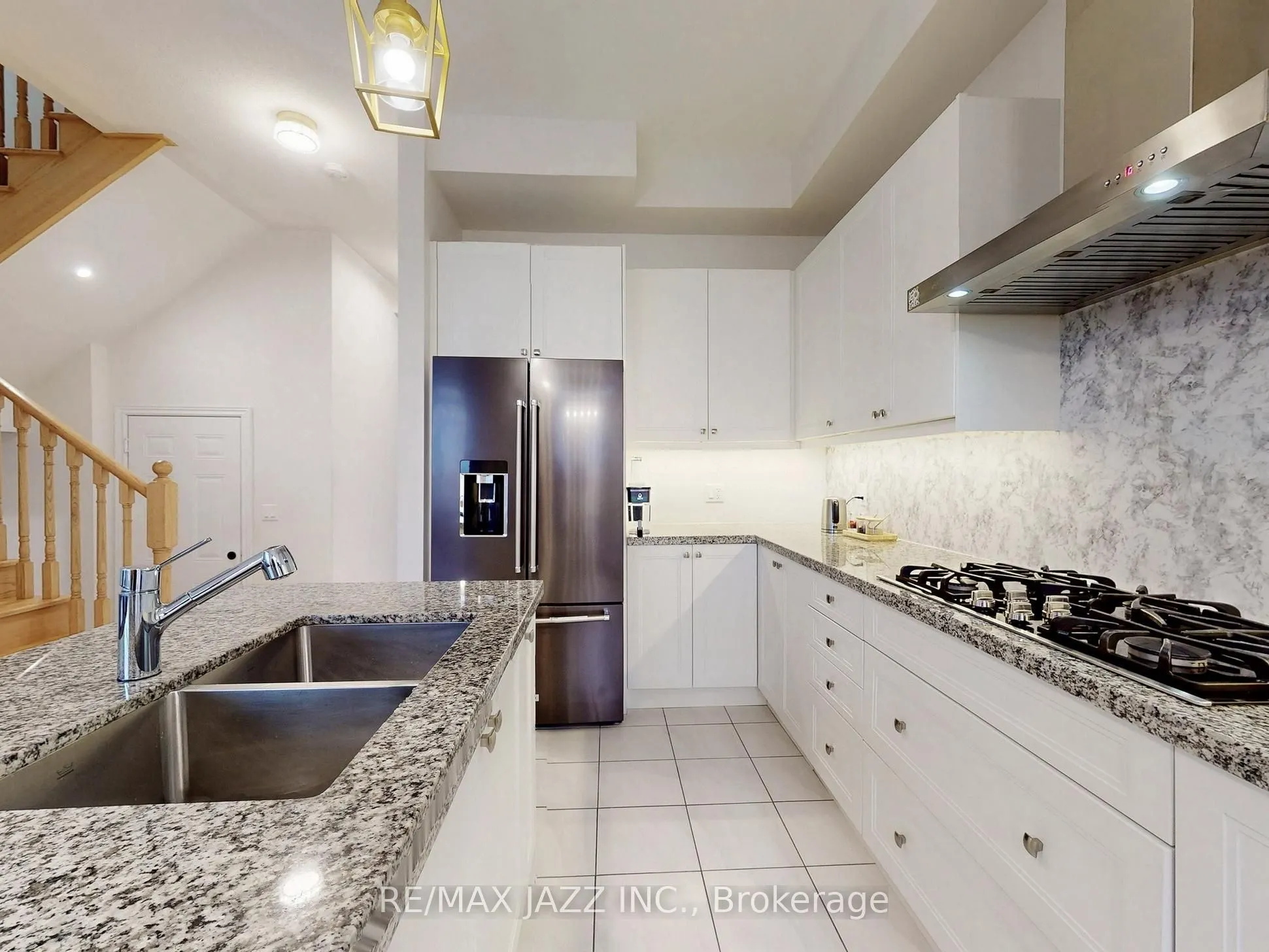1280 Amherst Gate