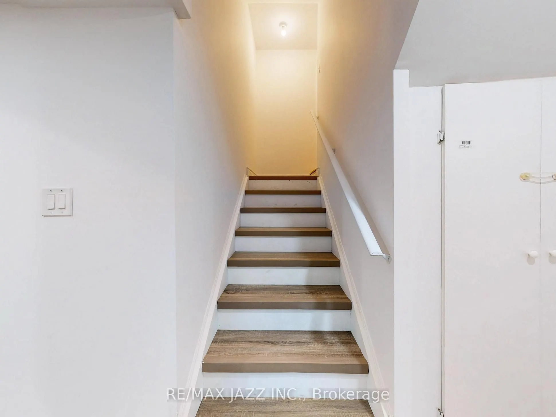1280 Amherst Gate