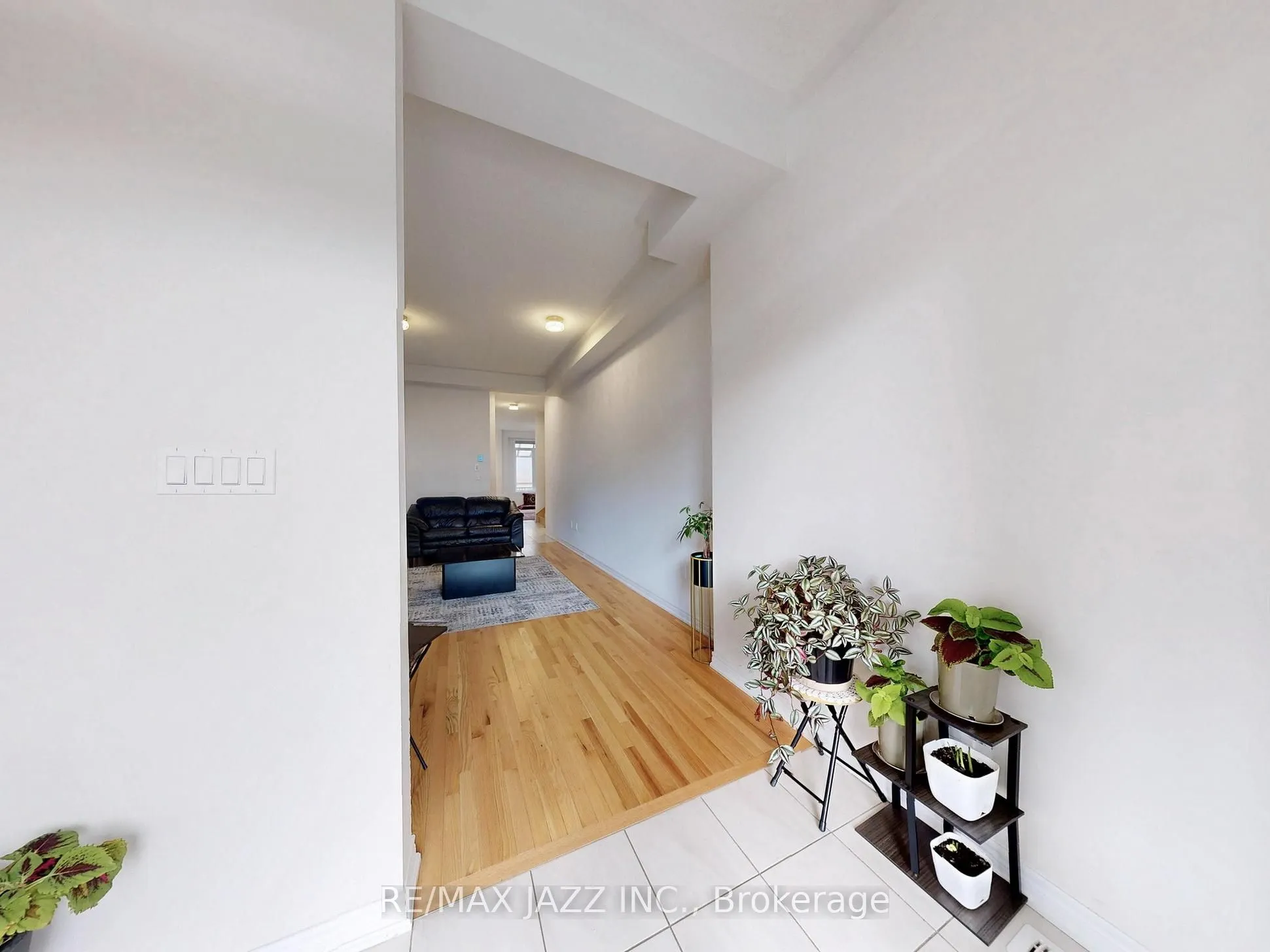 1280 Amherst Gate