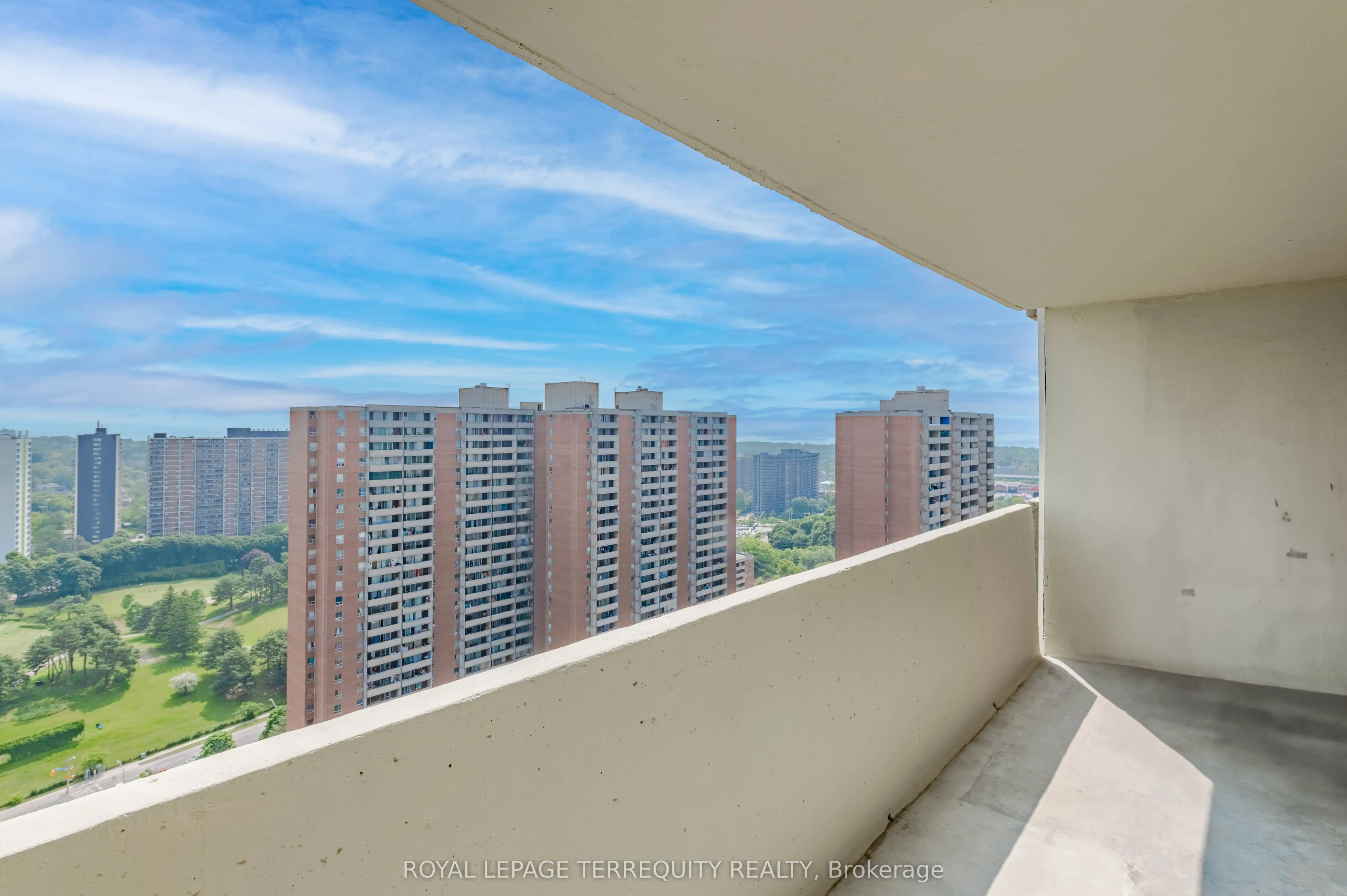 5 Massey Square, #2807