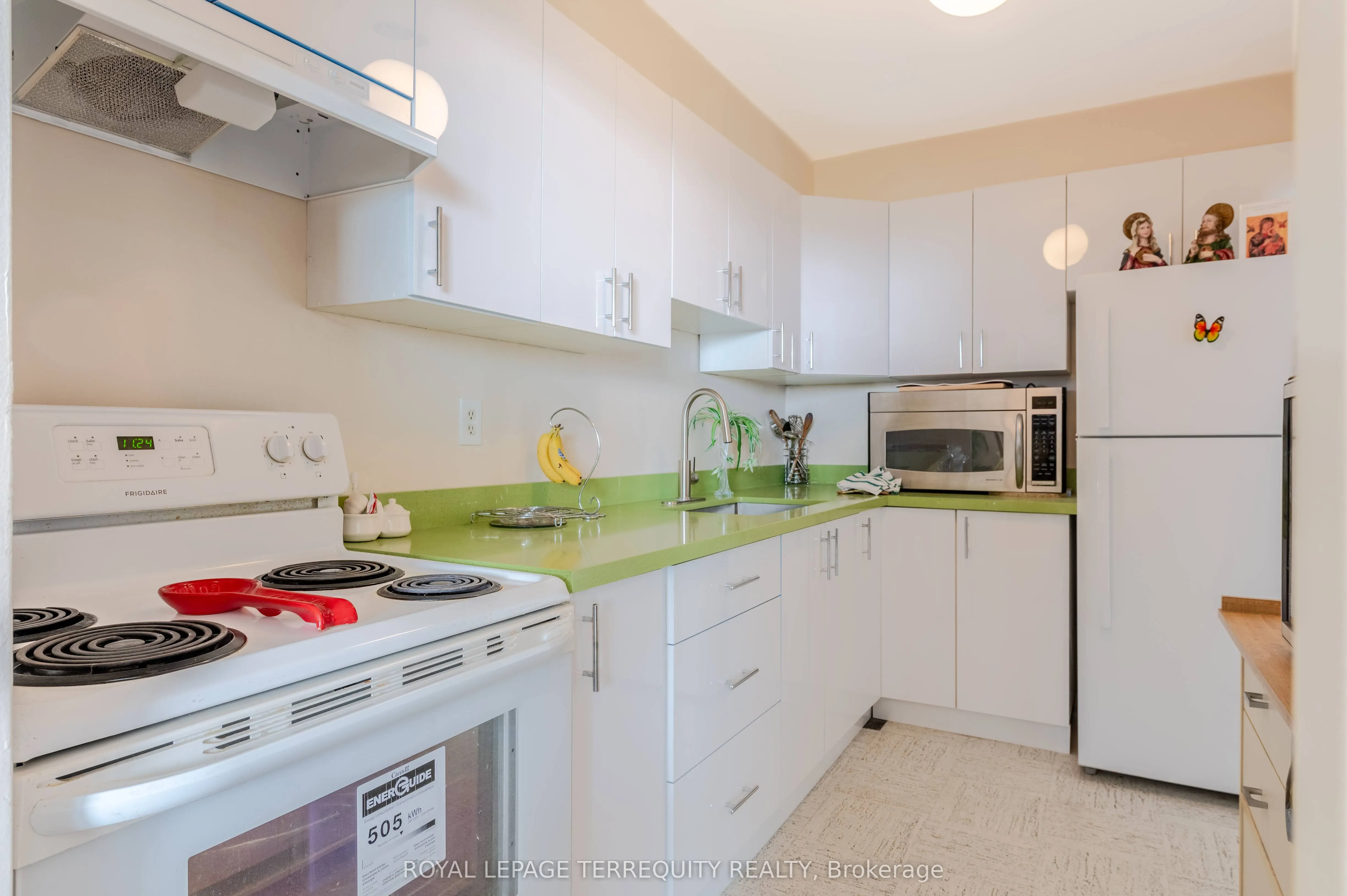 5 Massey Square, #2807