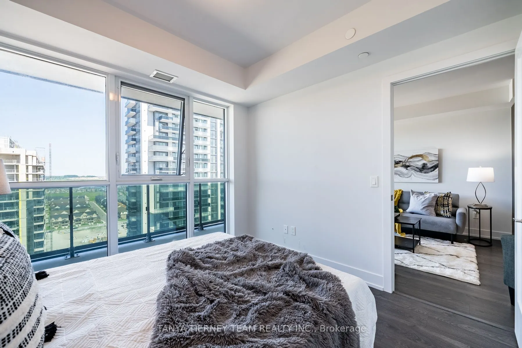 2550 Simcoe Street N, #1812