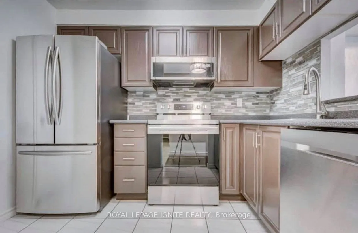 3231 Eglinton Avenue E, #201