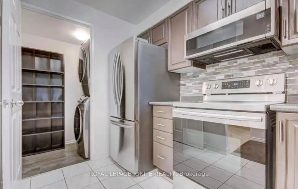 3231 Eglinton Avenue E, #201