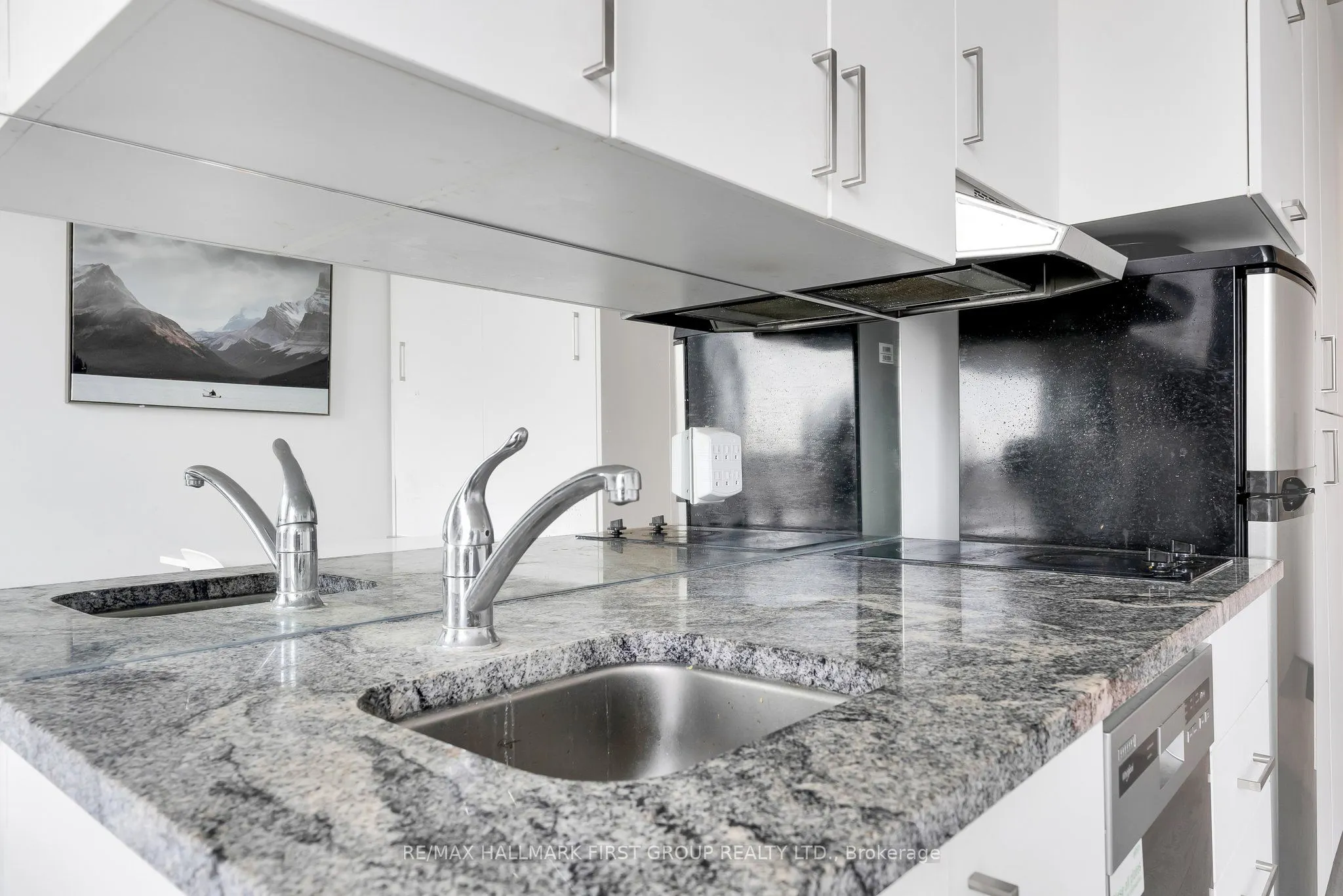 1900 Simcoe Street N, #709