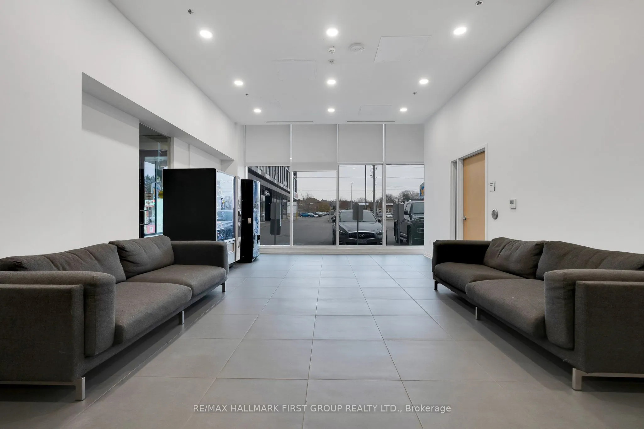 1900 Simcoe Street N, #709