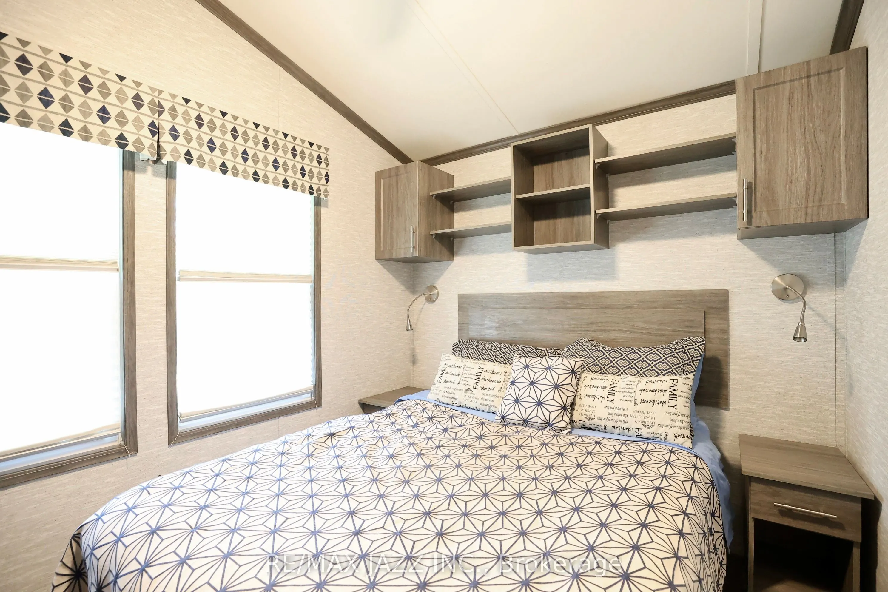 225 Platten Boulevard, #819