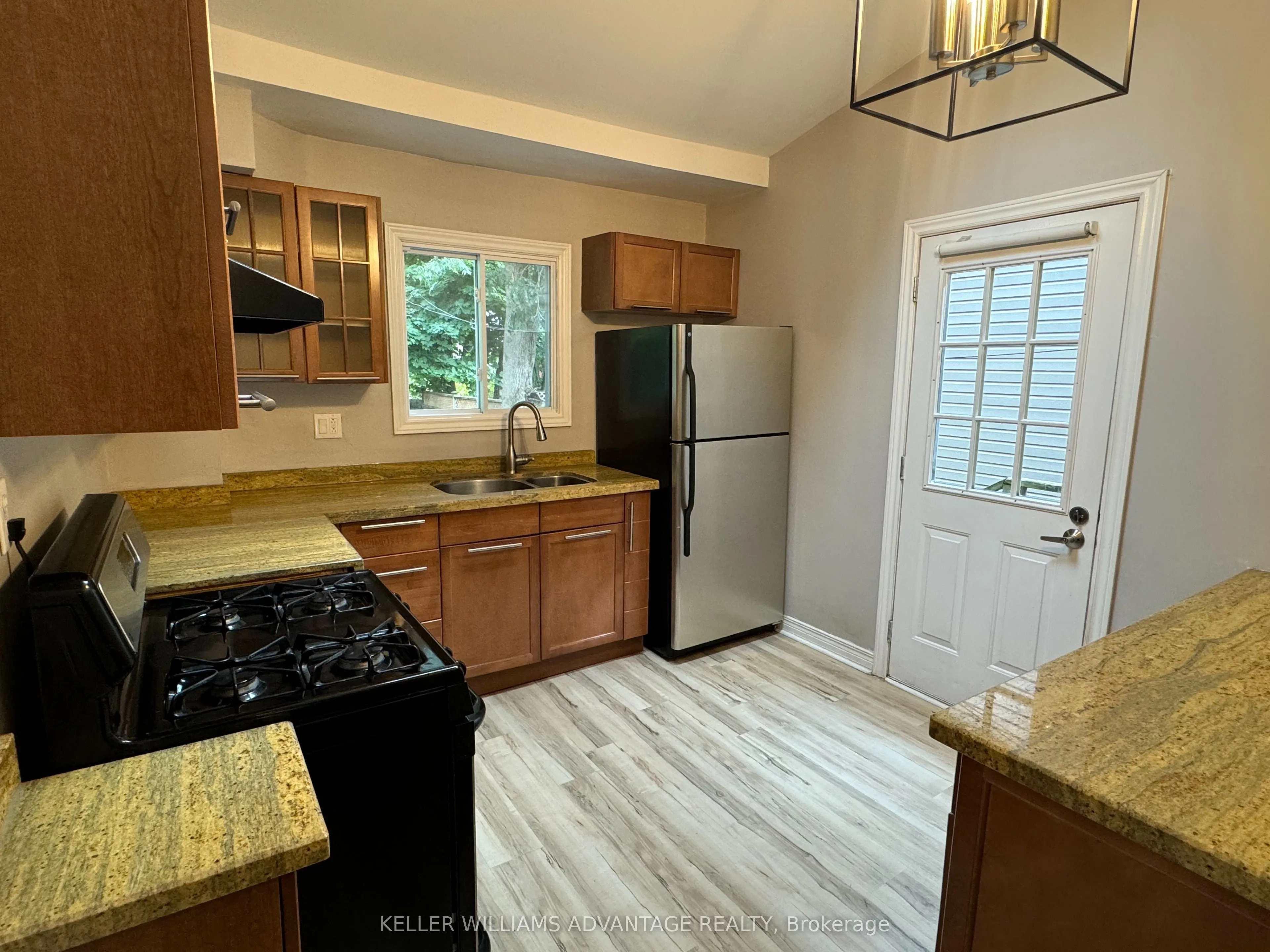 211 Golfview Avenue, #Main&Up