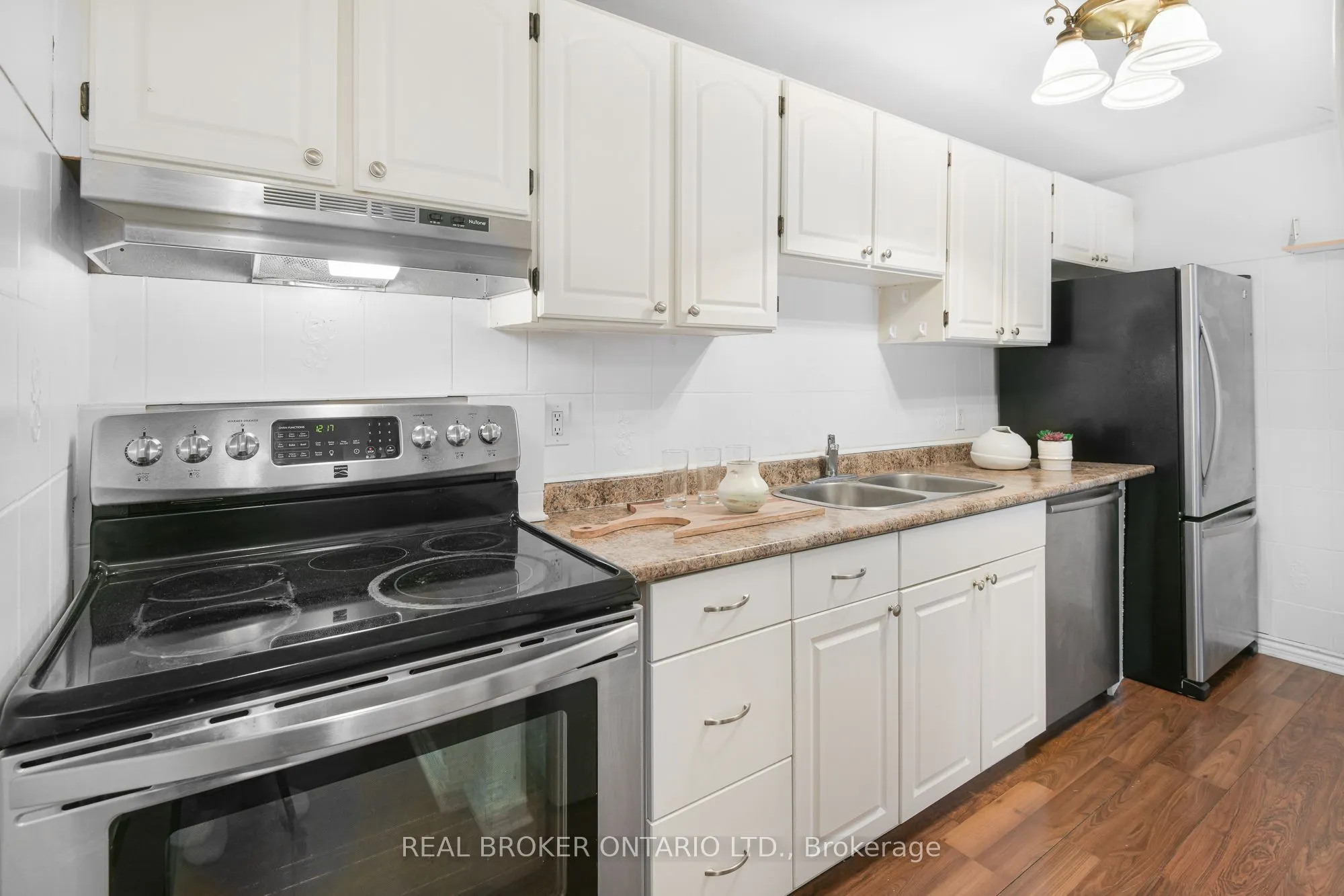 1666 Queen Street E, #Th24