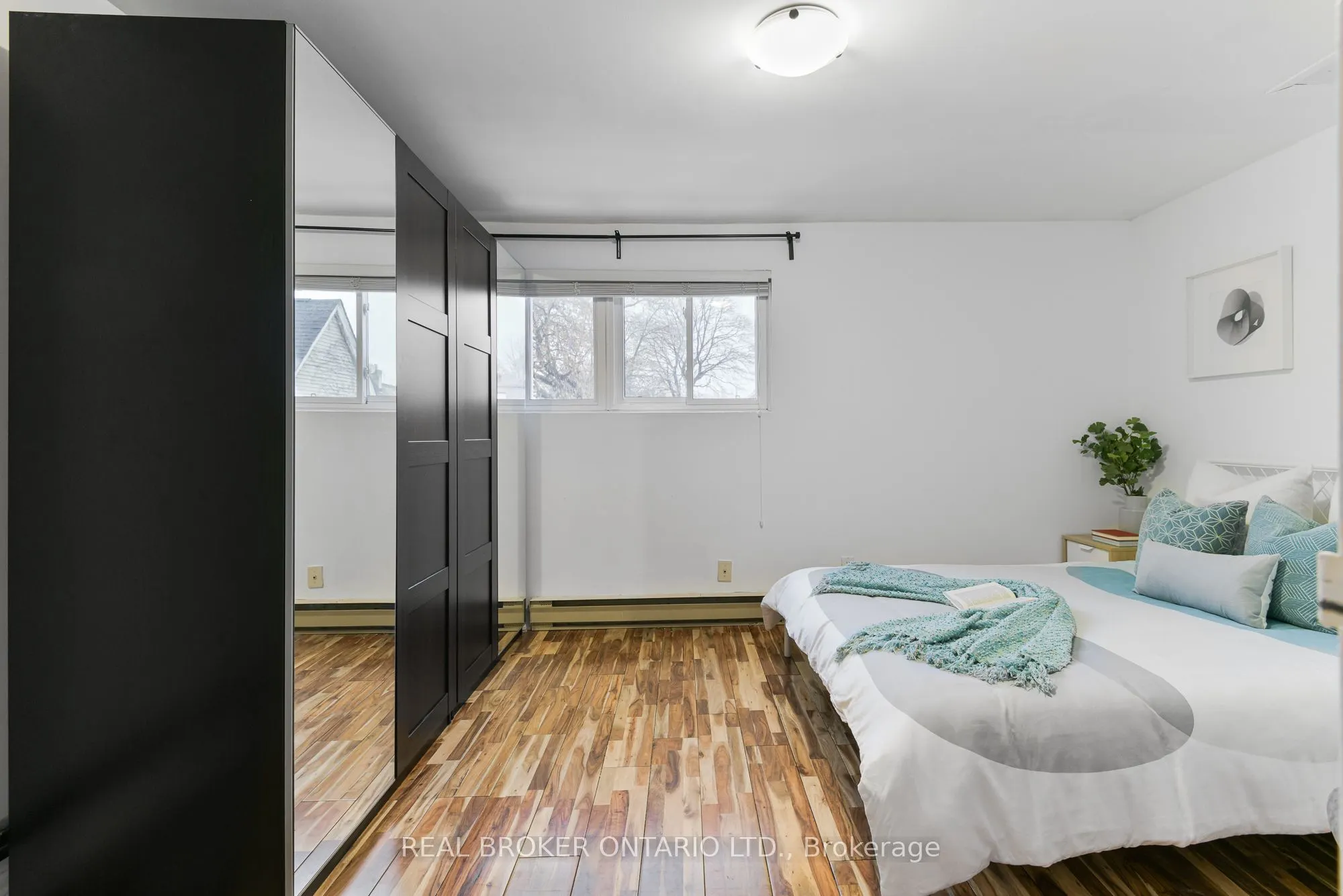 1666 Queen Street E, #Th24
