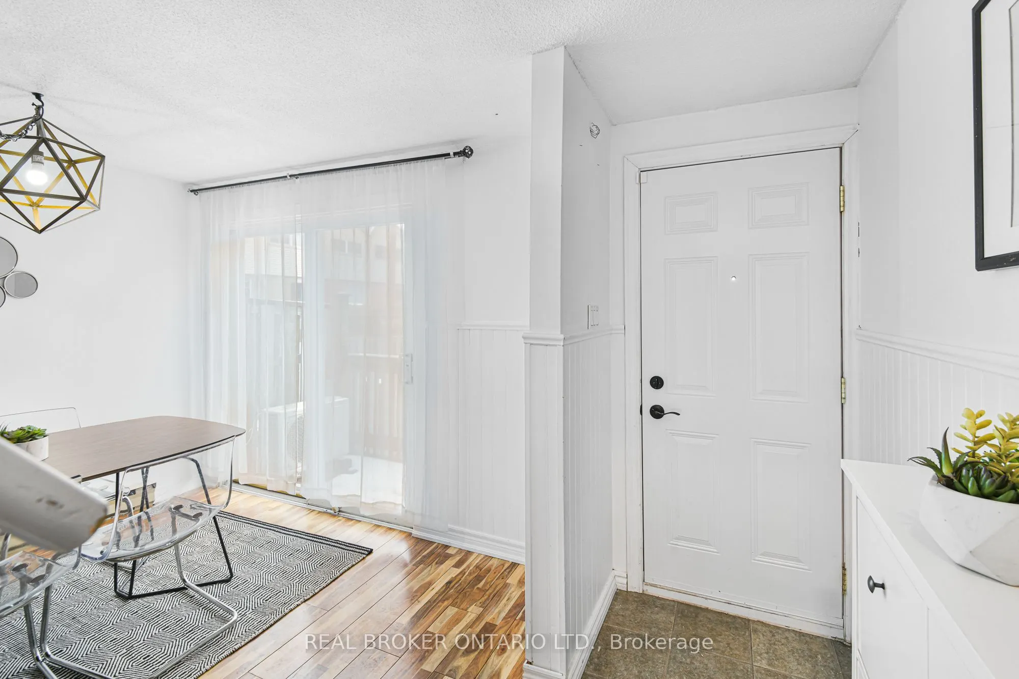 1666 Queen Street E, #Th24