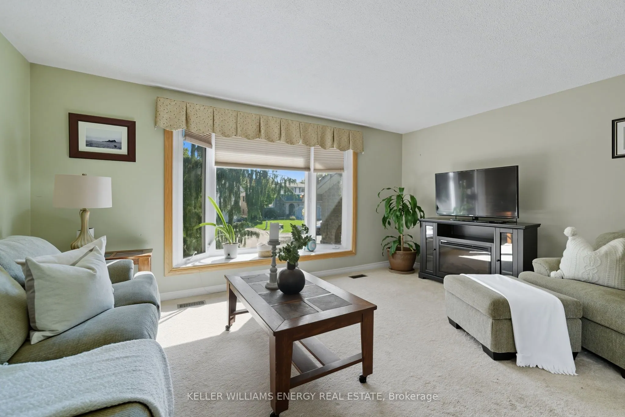872 Mount Allan Avenue