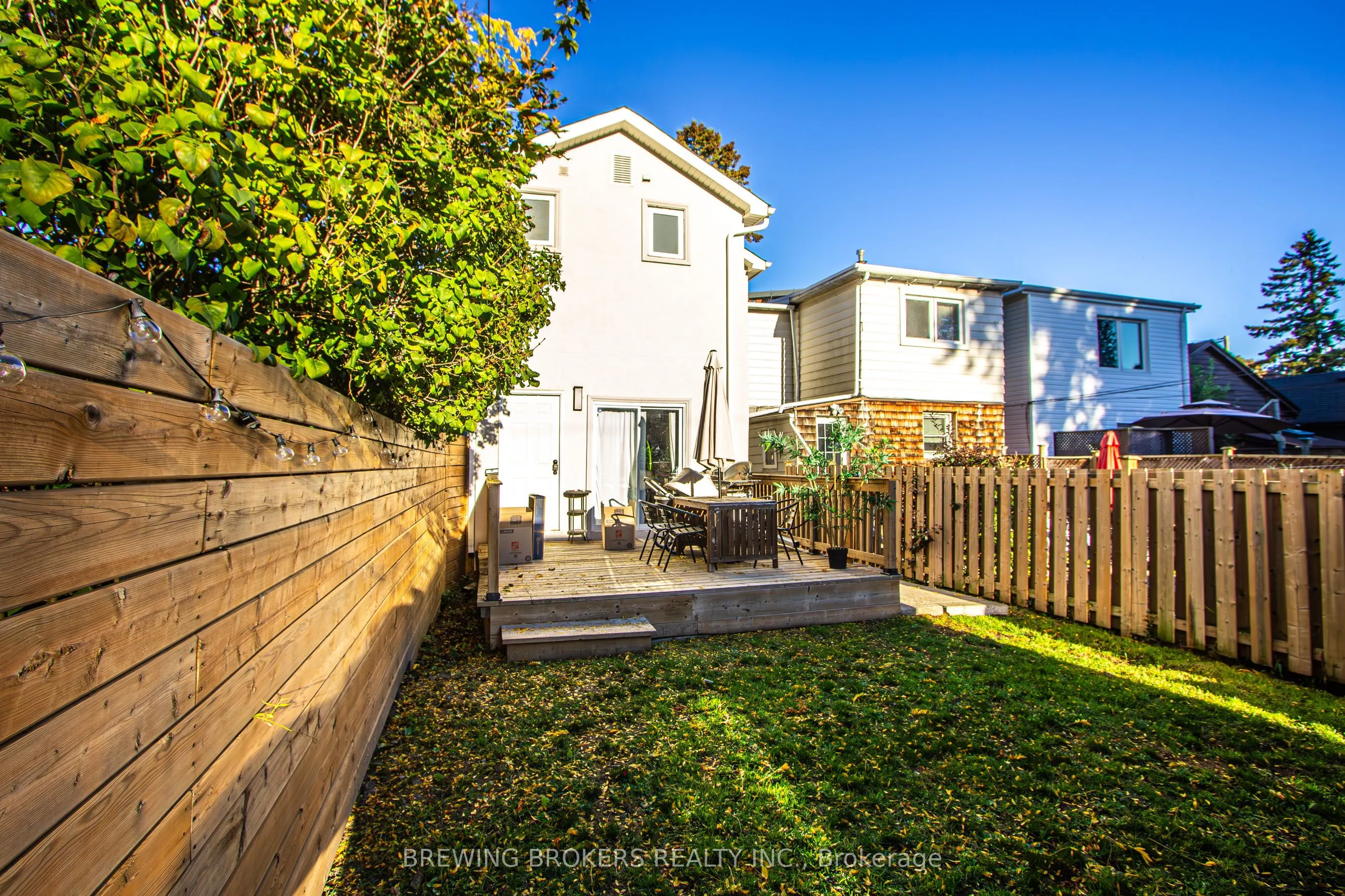 16 Bryant Avenue E