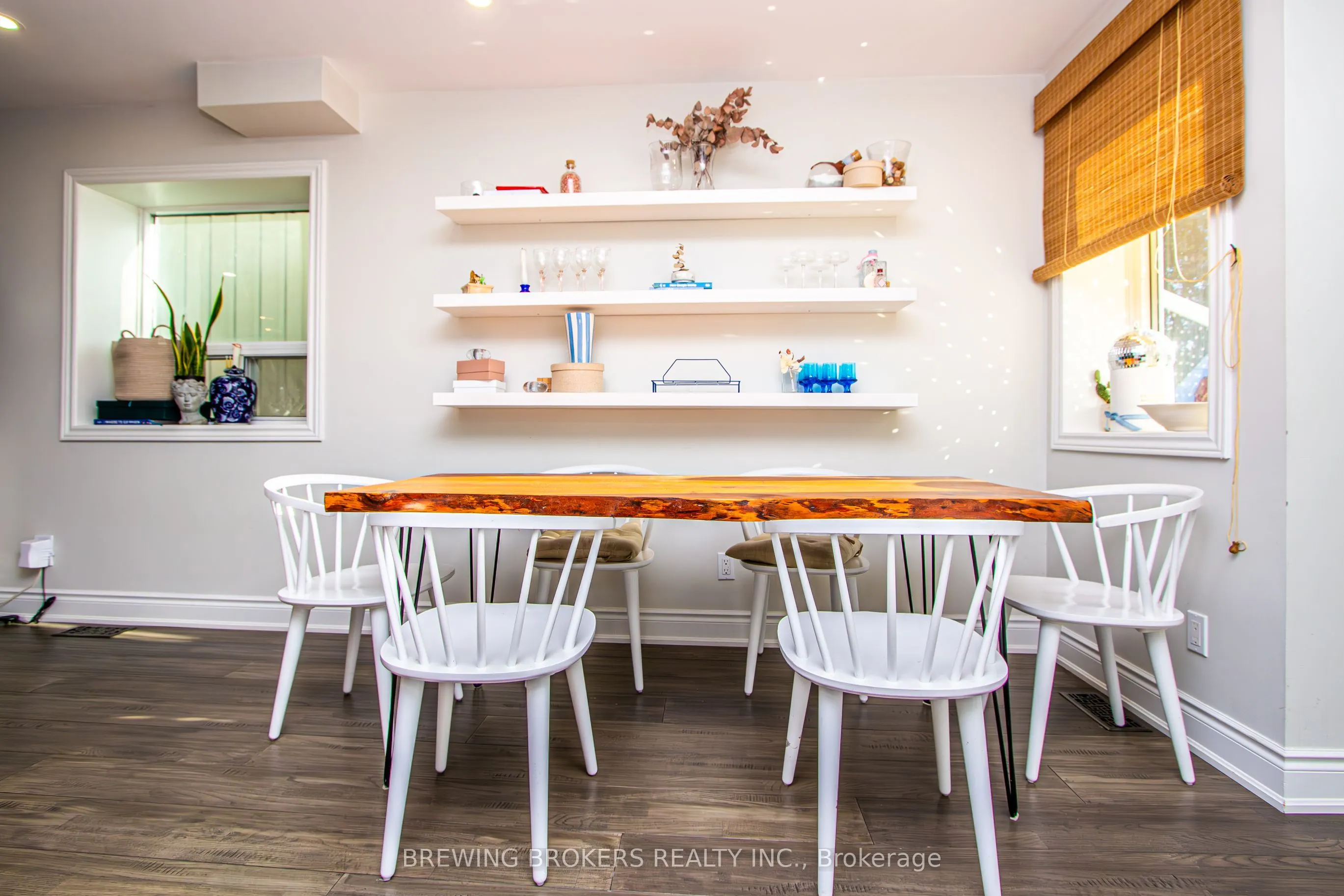 16 Bryant Avenue E
