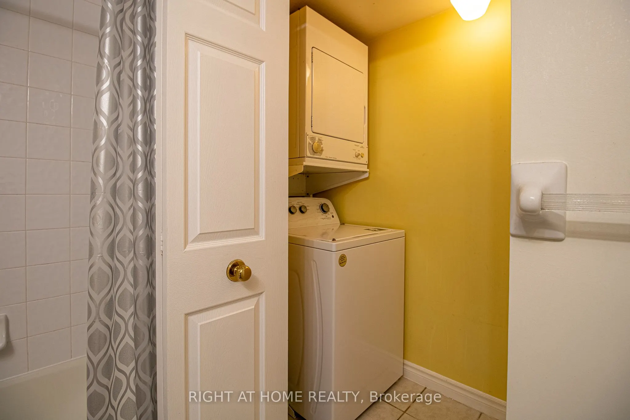 5039 Finch Avenue E, ##309