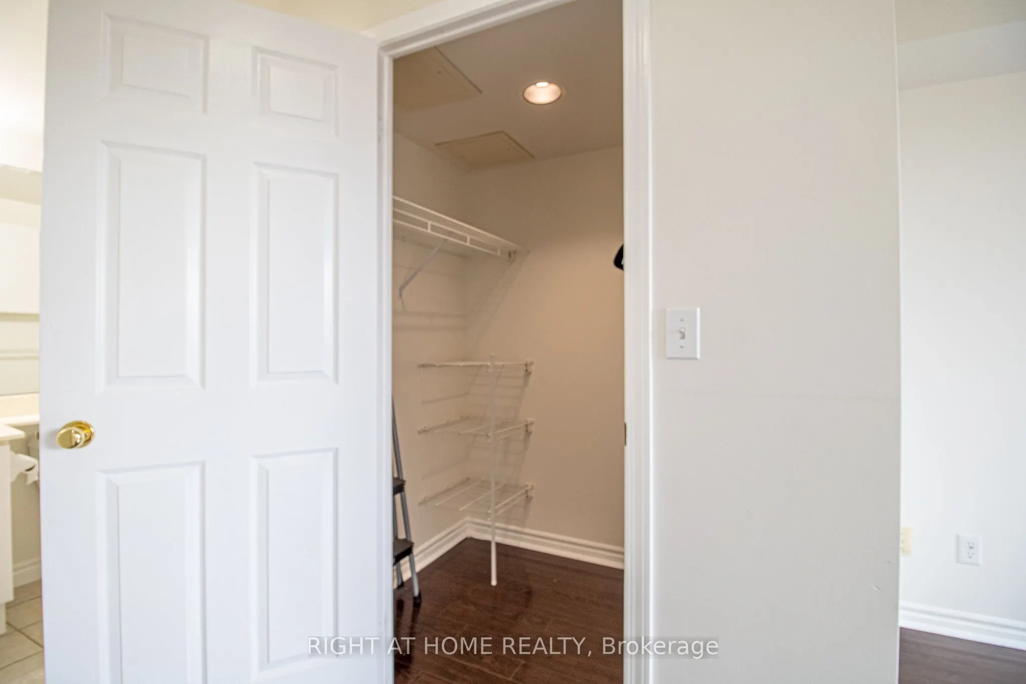 5039 Finch Avenue E, ##309