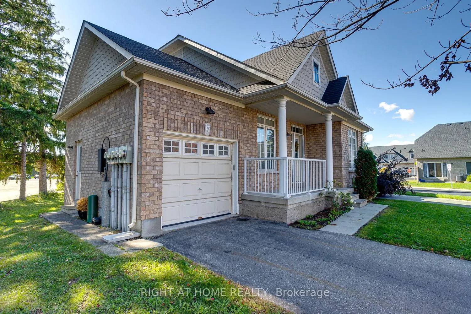 19 Niagara Drive, #17