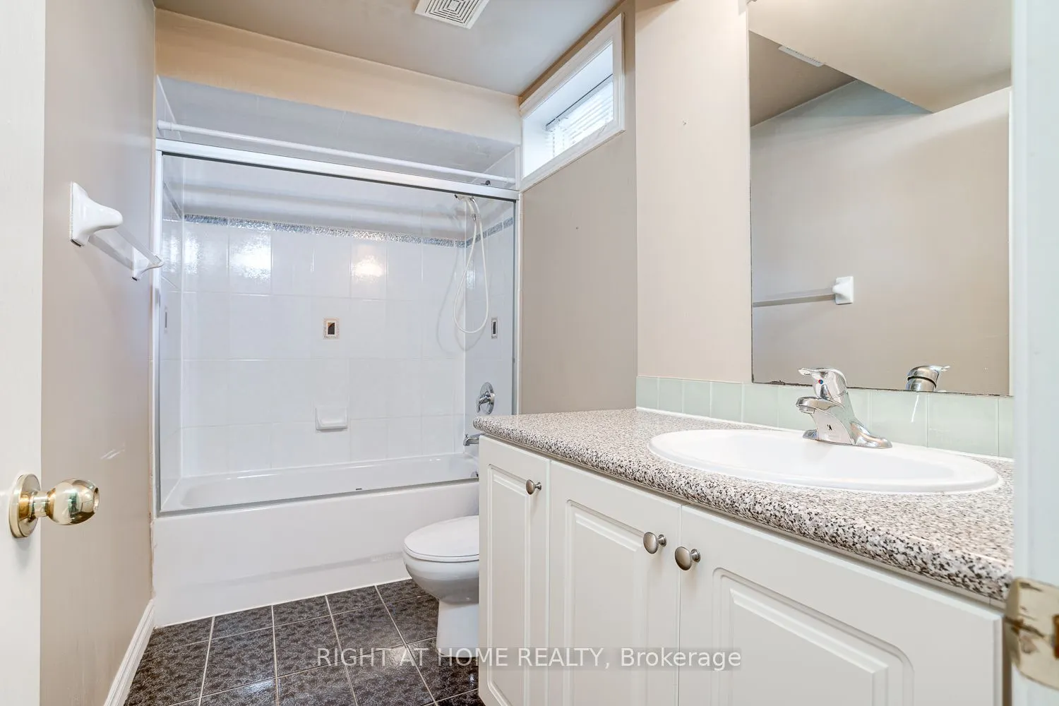 19 Niagara Drive, #17