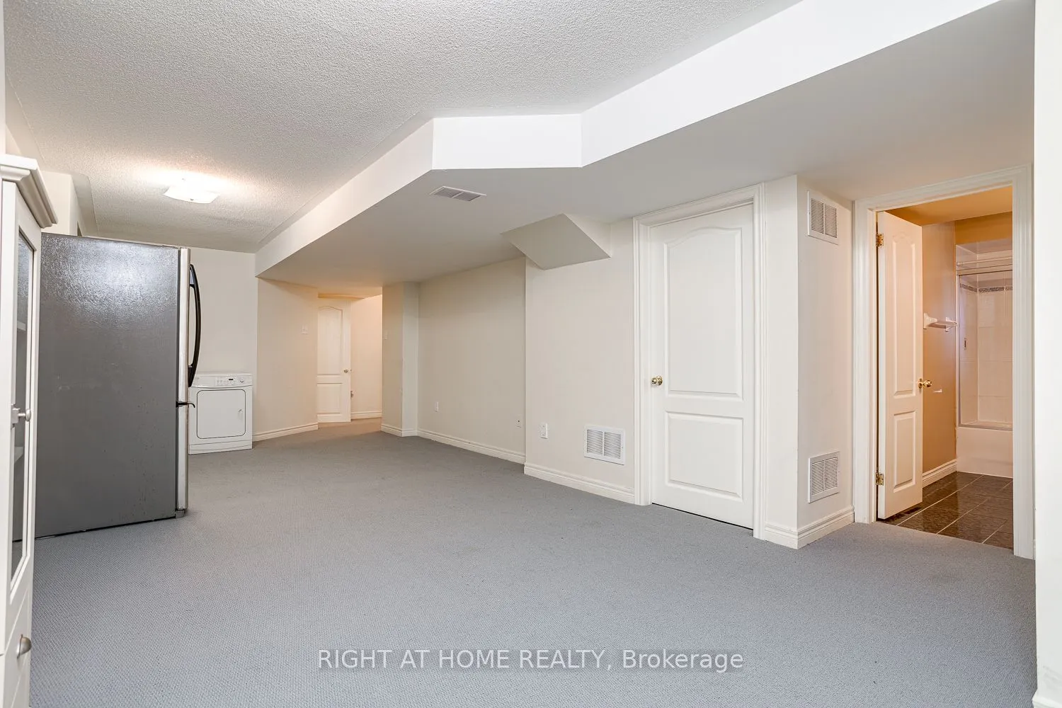 19 Niagara Drive, #17