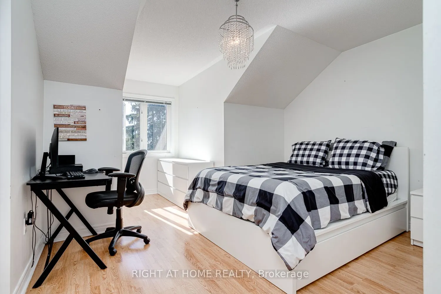 19 Niagara Drive, #17