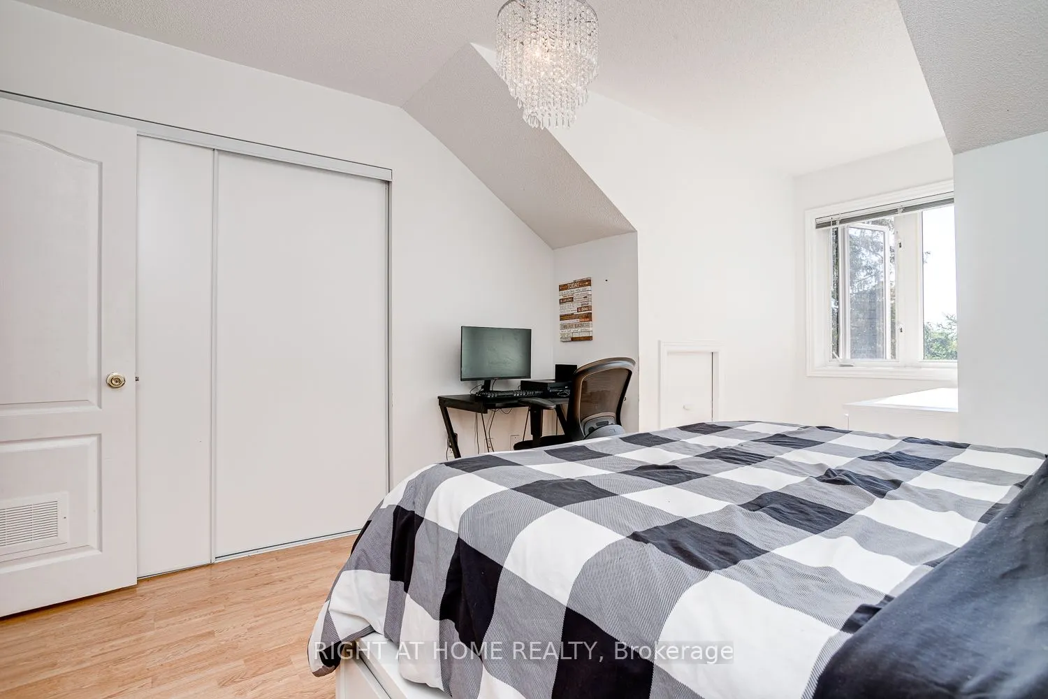 19 Niagara Drive, #17
