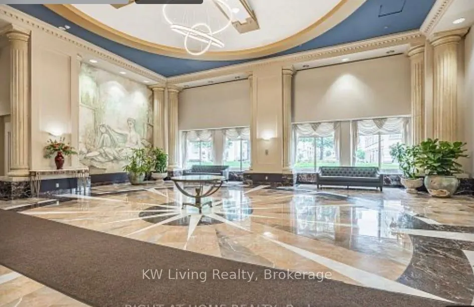18 Lee Centre Drive, #901