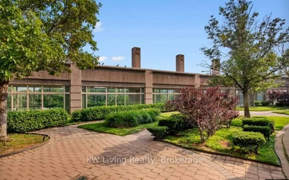 18 Lee Centre Drive, #901