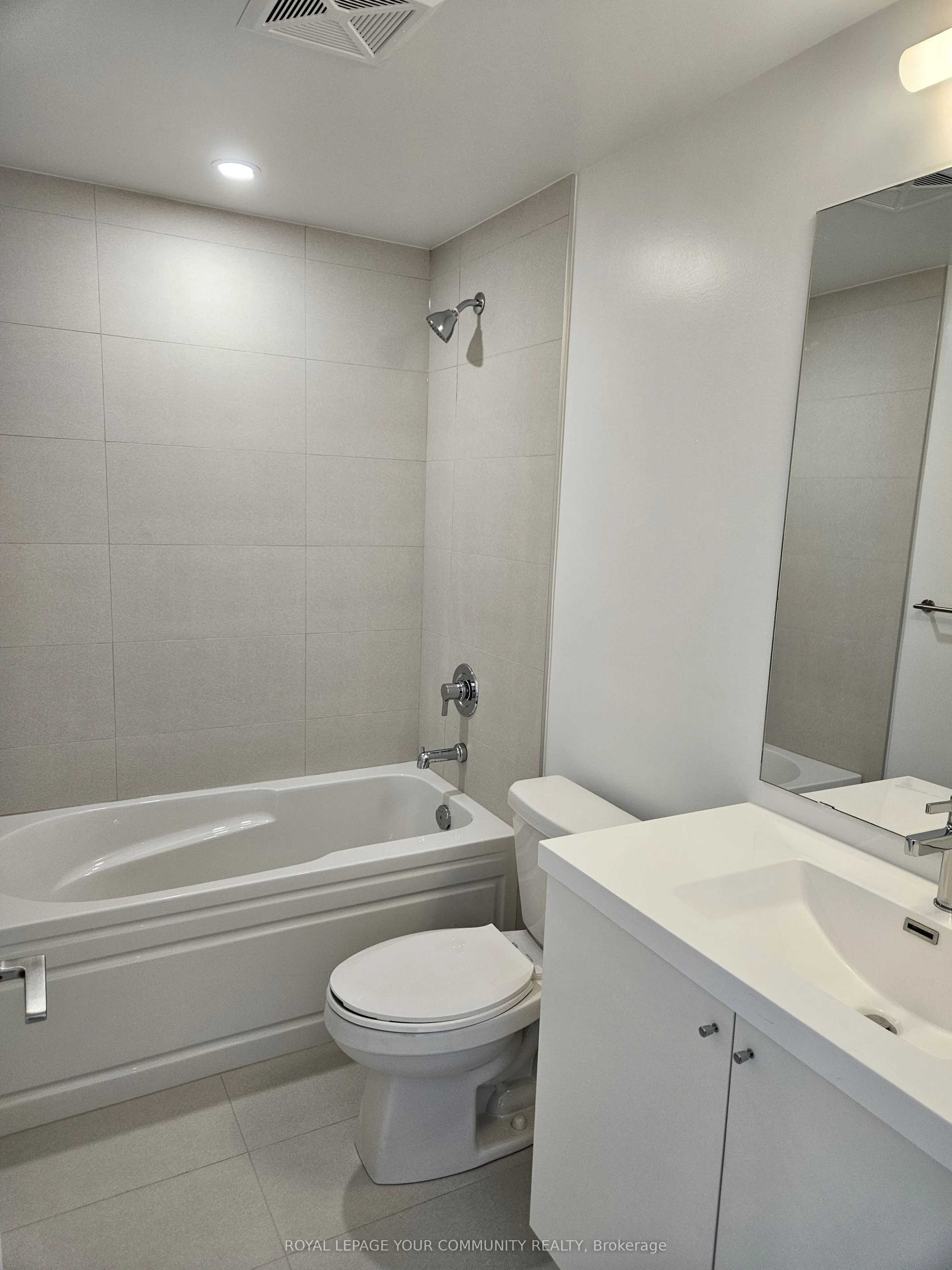 2545 Simcoe Street N, #2210