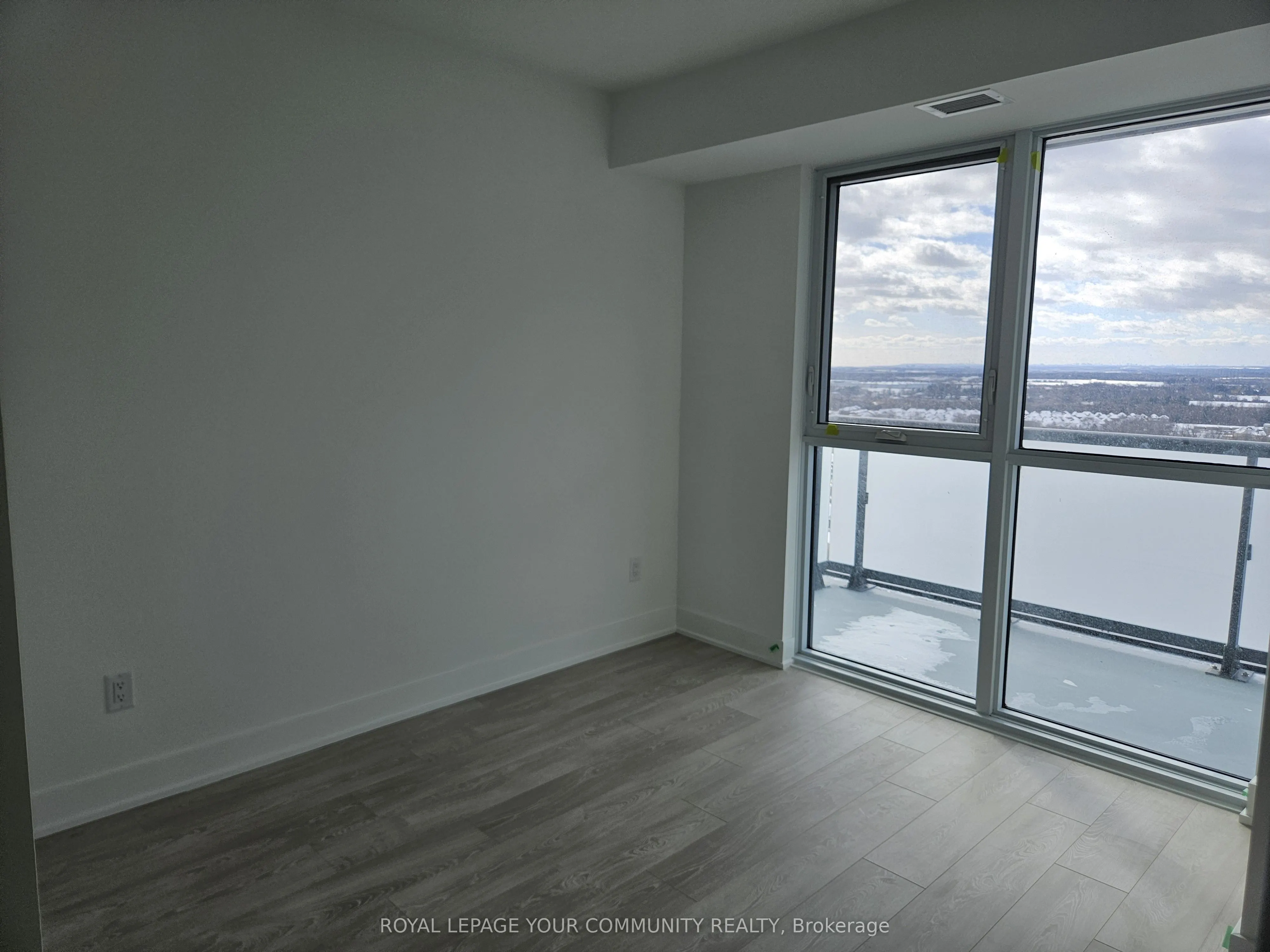 2545 Simcoe Street N, #2210