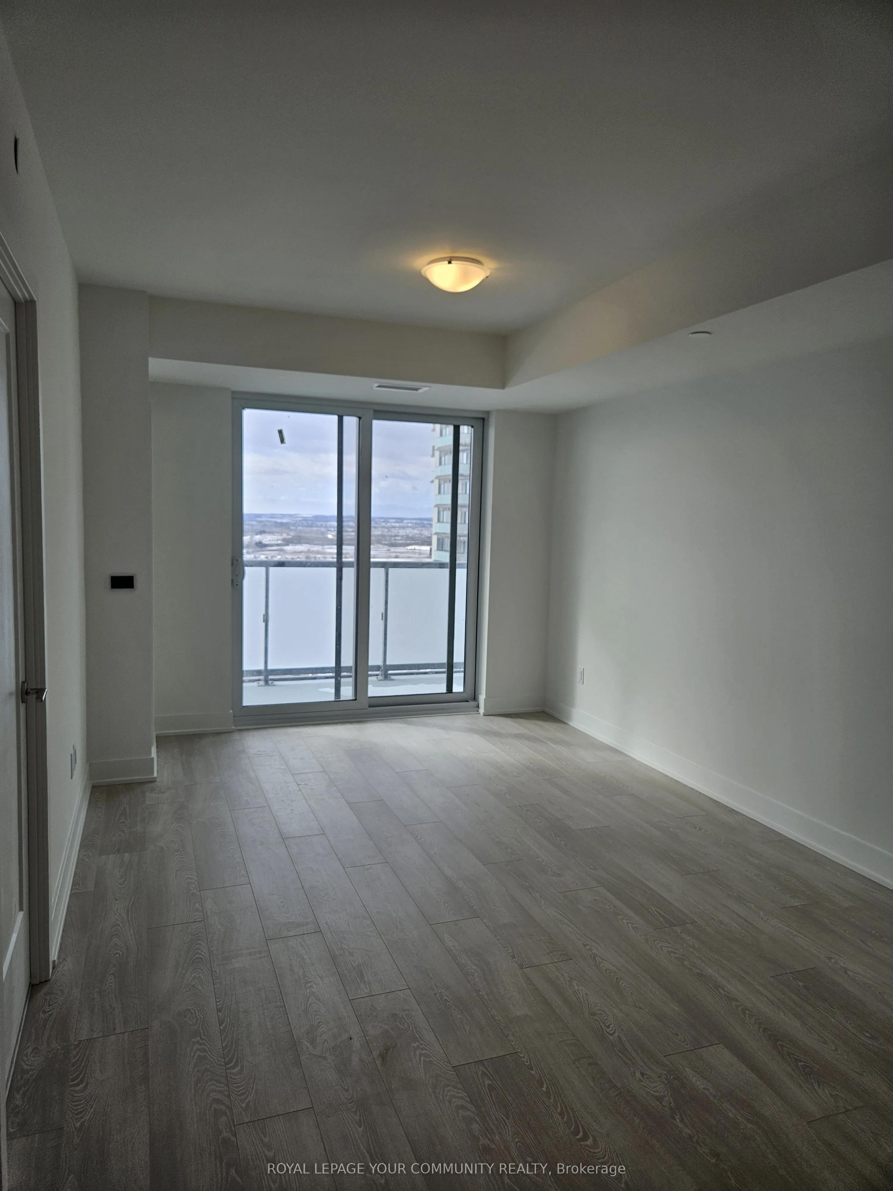 2545 Simcoe Street N, #2210
