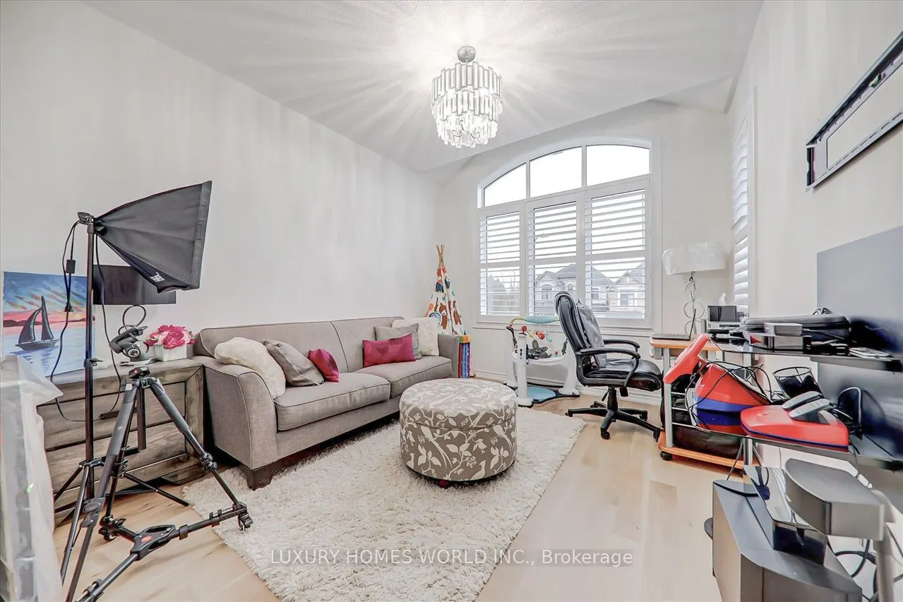 16 Capstan Court