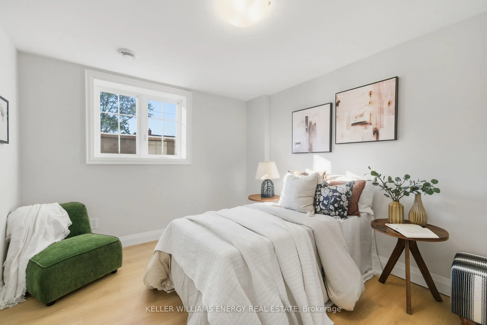 476 Beurling Avenue