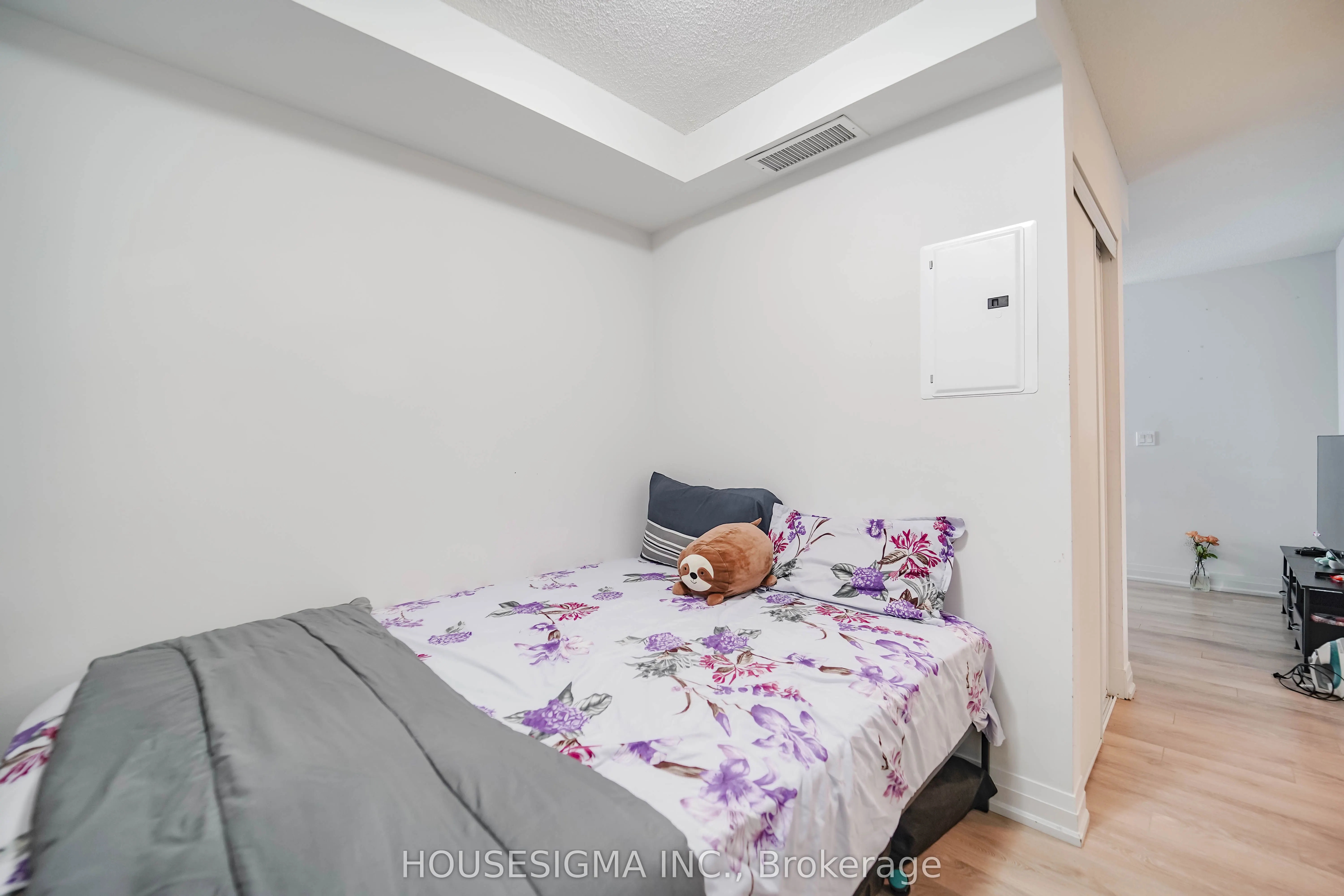 20 Meadowglen Place, #226