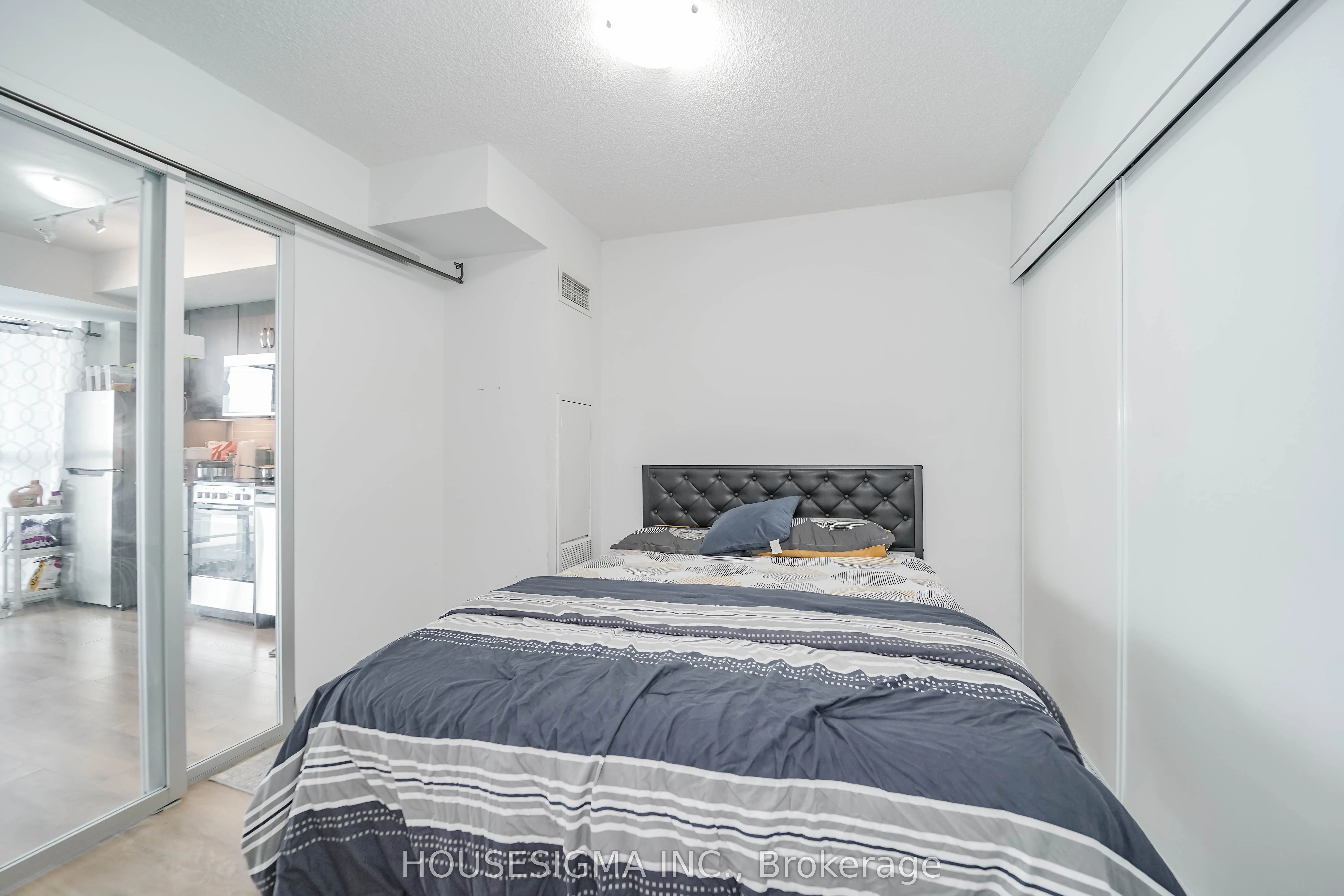 20 Meadowglen Place, #226