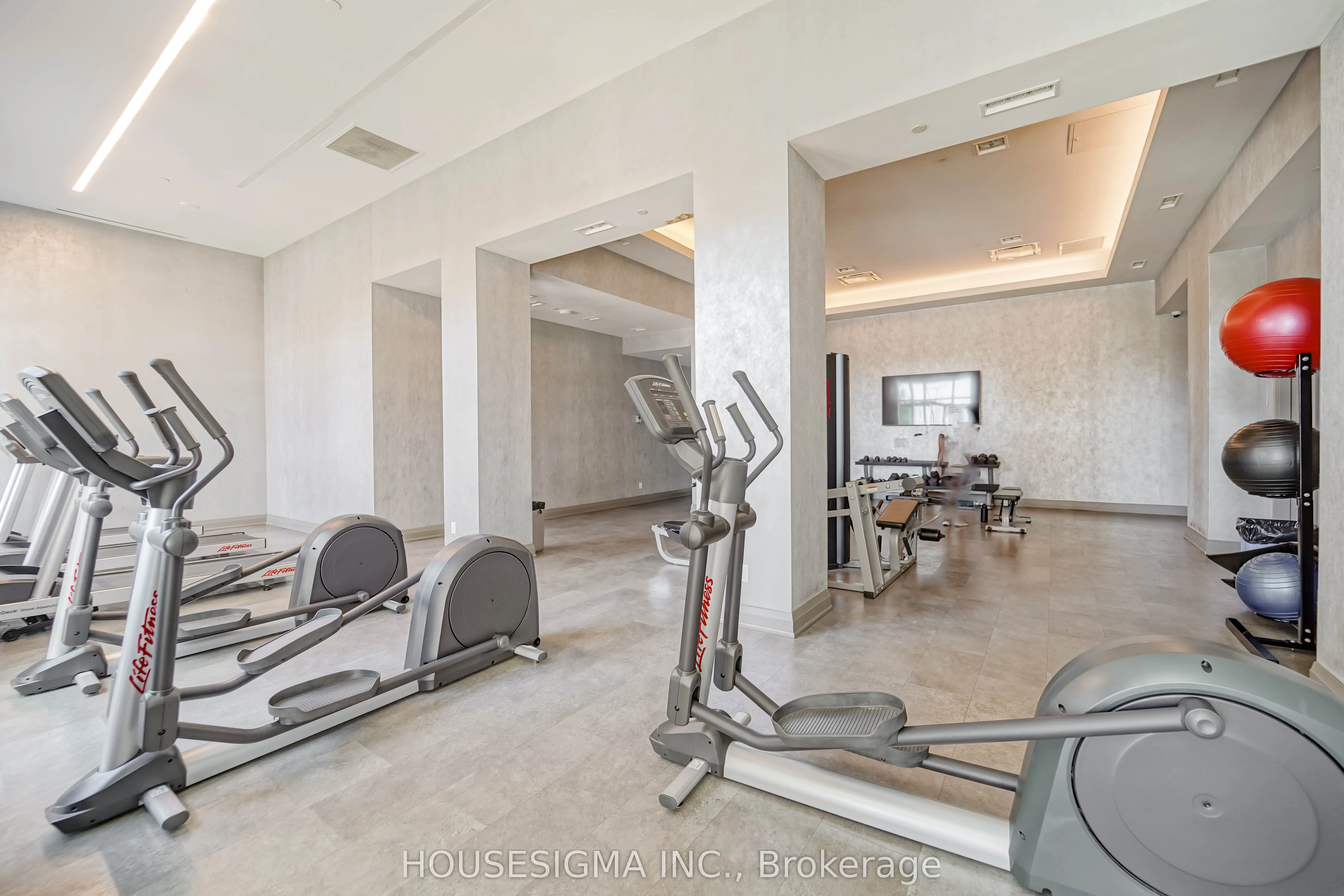 20 Meadowglen Place, #226
