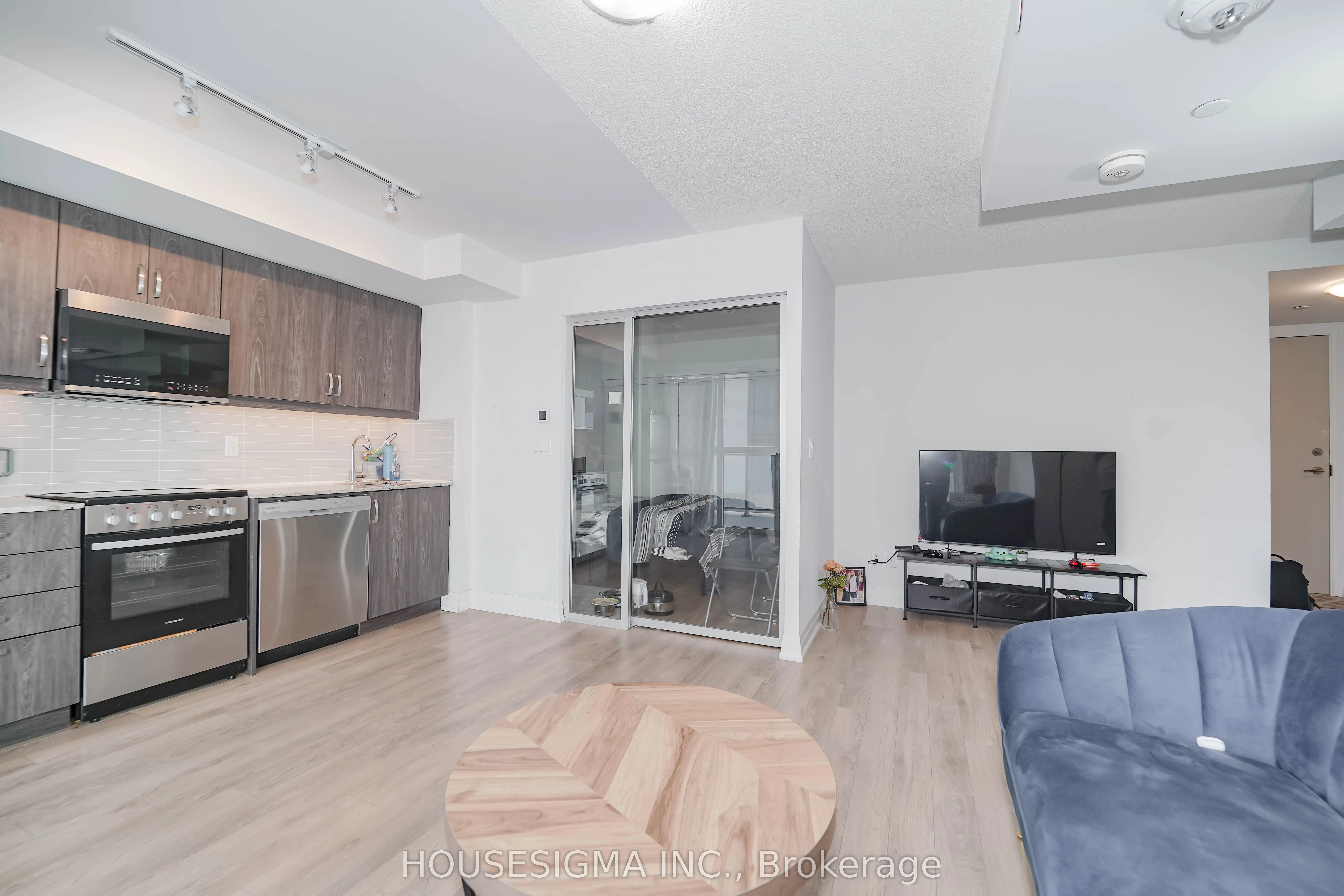 20 Meadowglen Place, #226