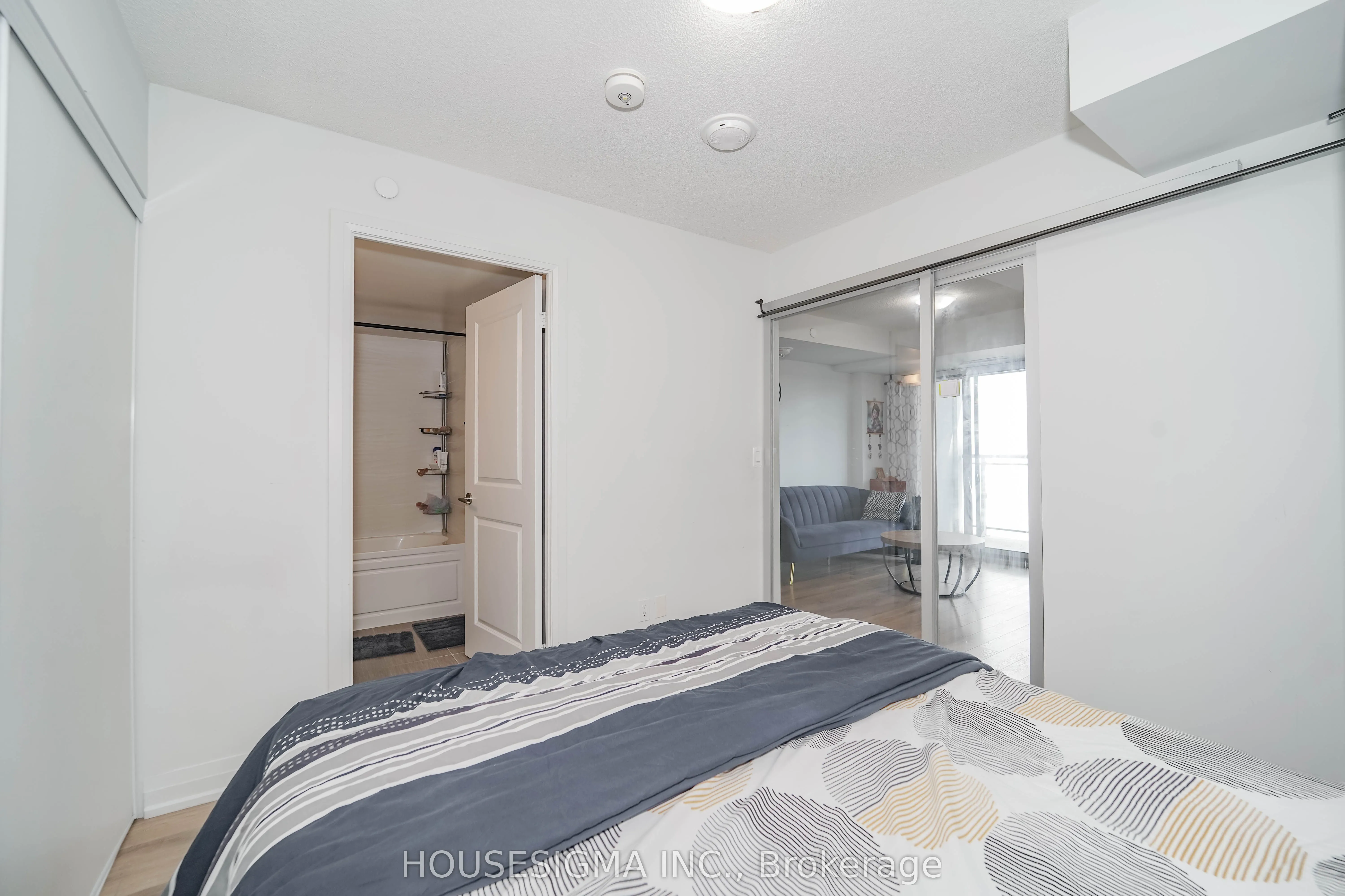 20 Meadowglen Place, #226