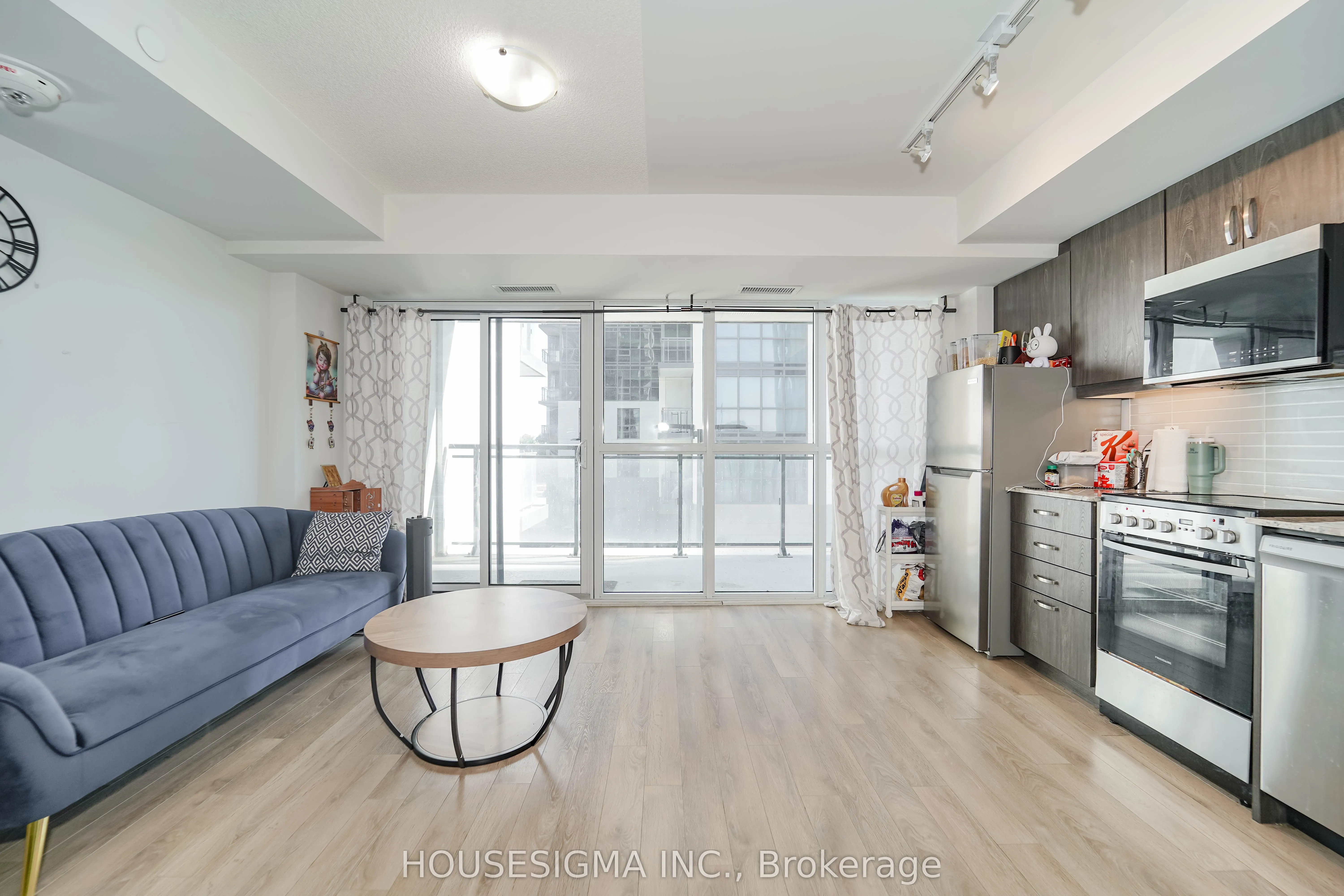 20 Meadowglen Place, #226
