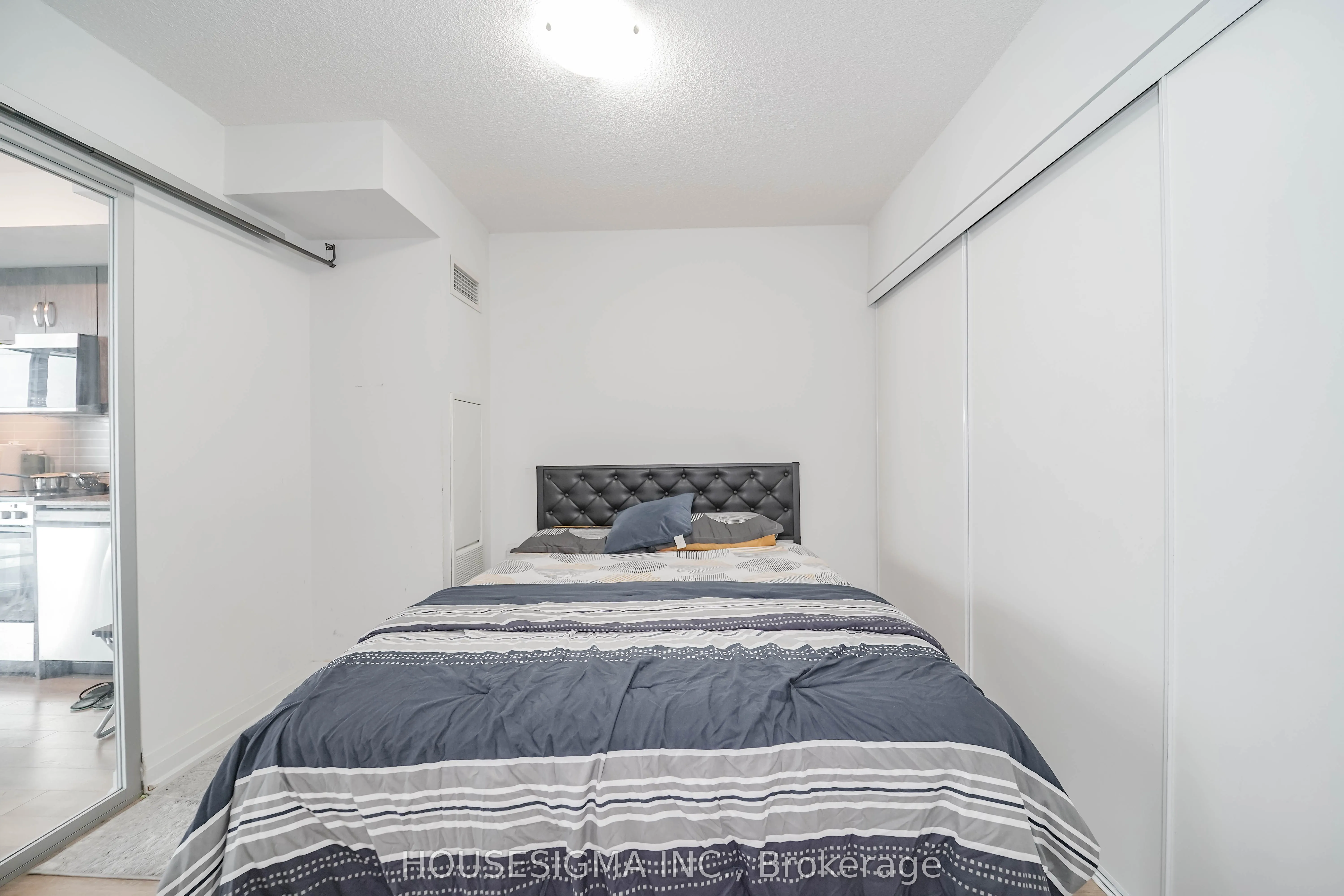 20 Meadowglen Place, #226