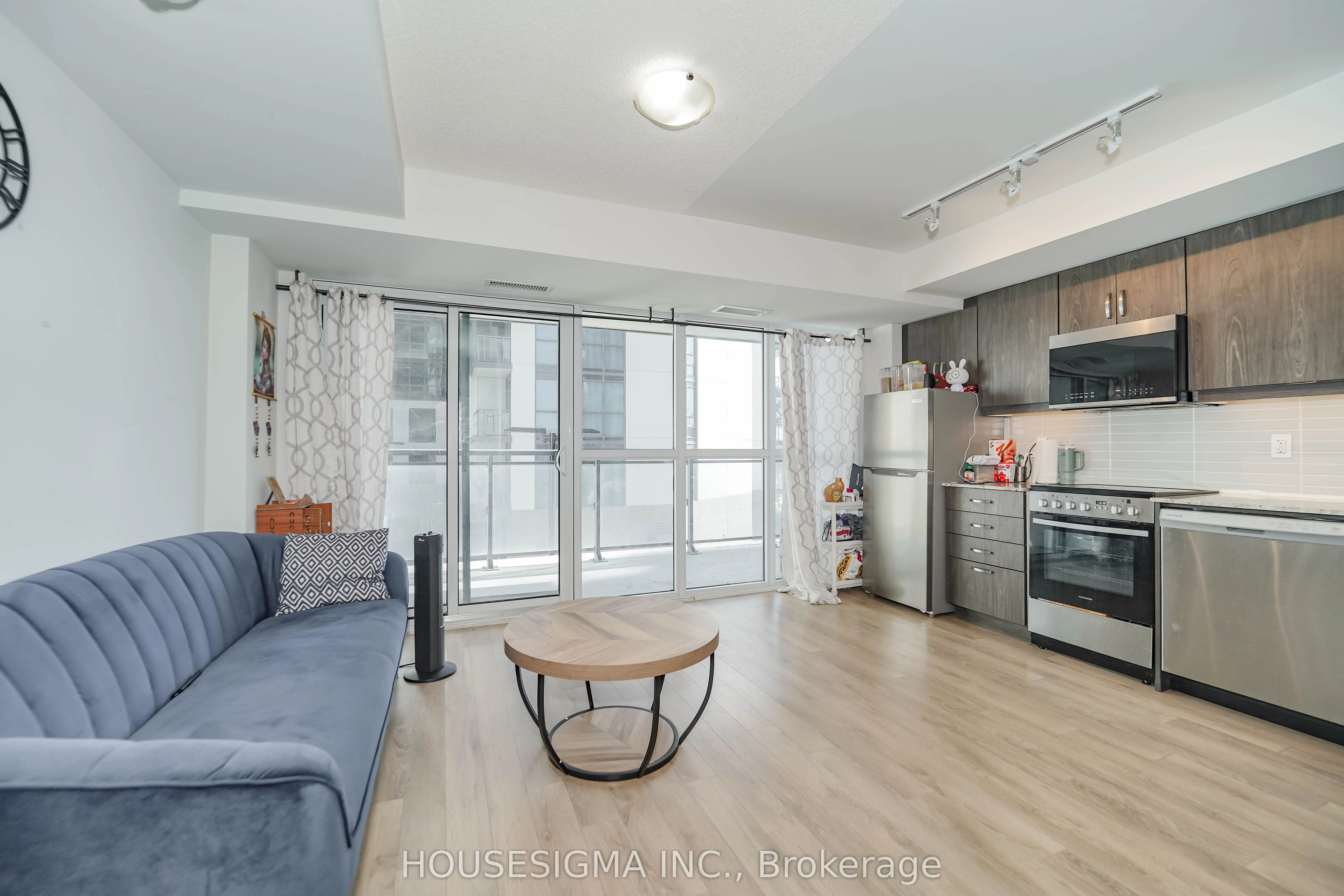 20 Meadowglen Place, #226