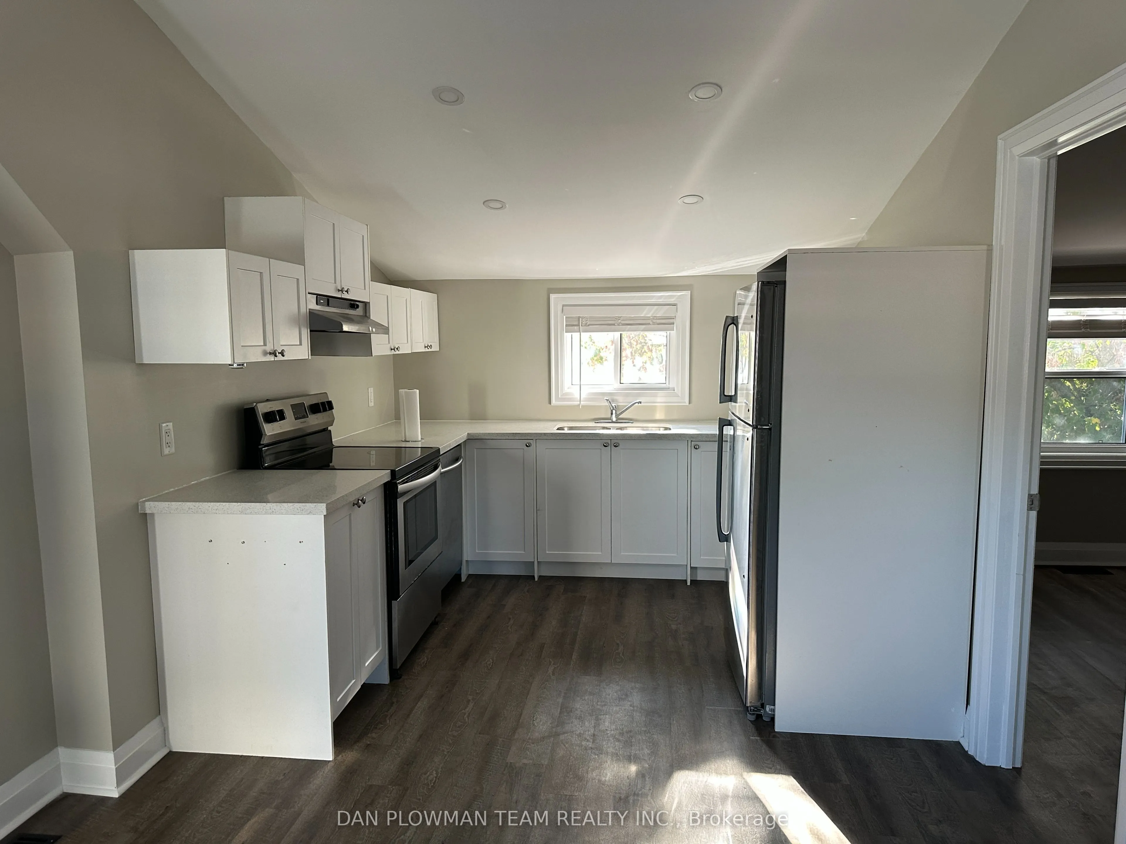 460 Park Road S, #Upper