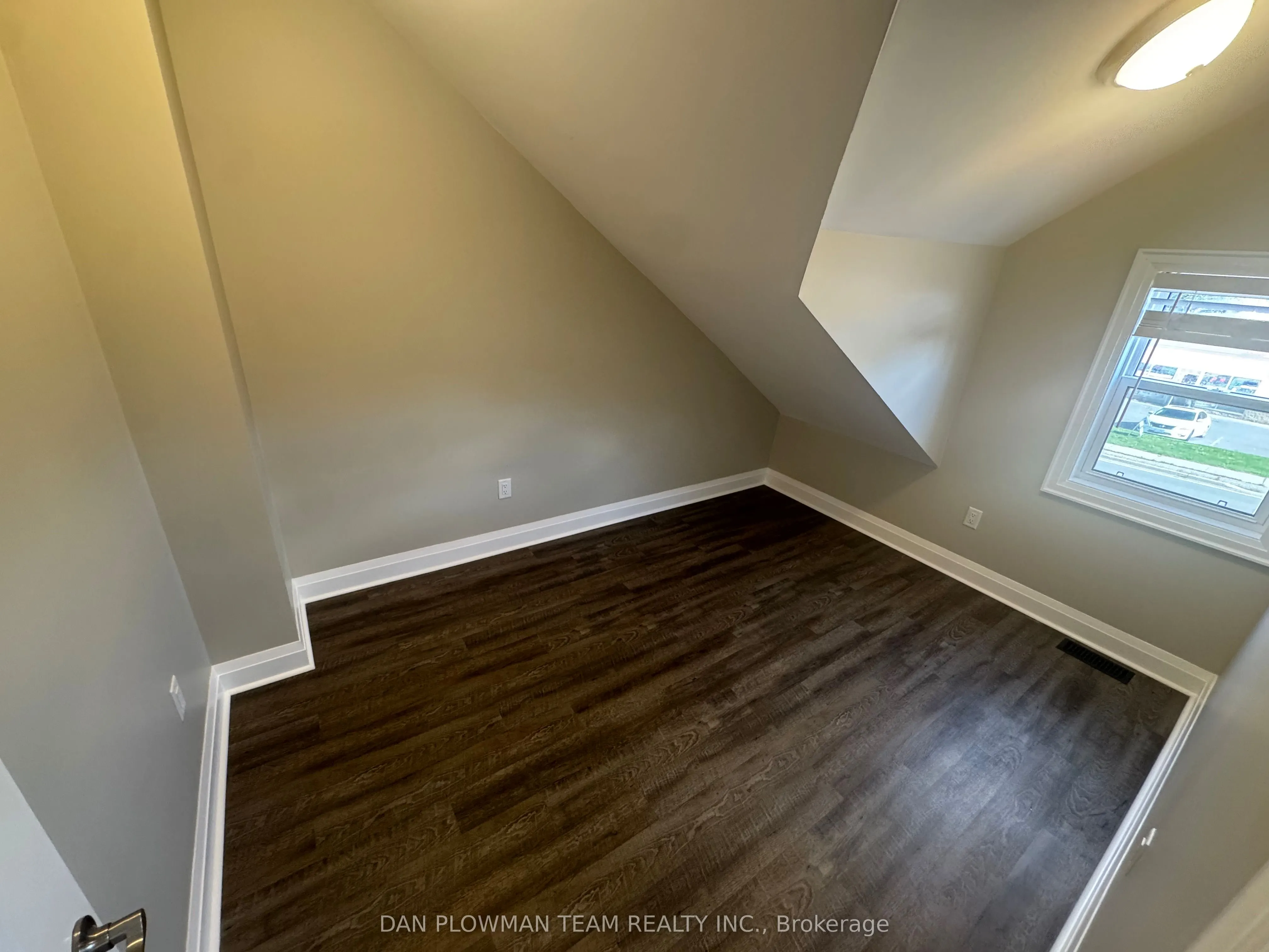 460 Park Road S, #Upper