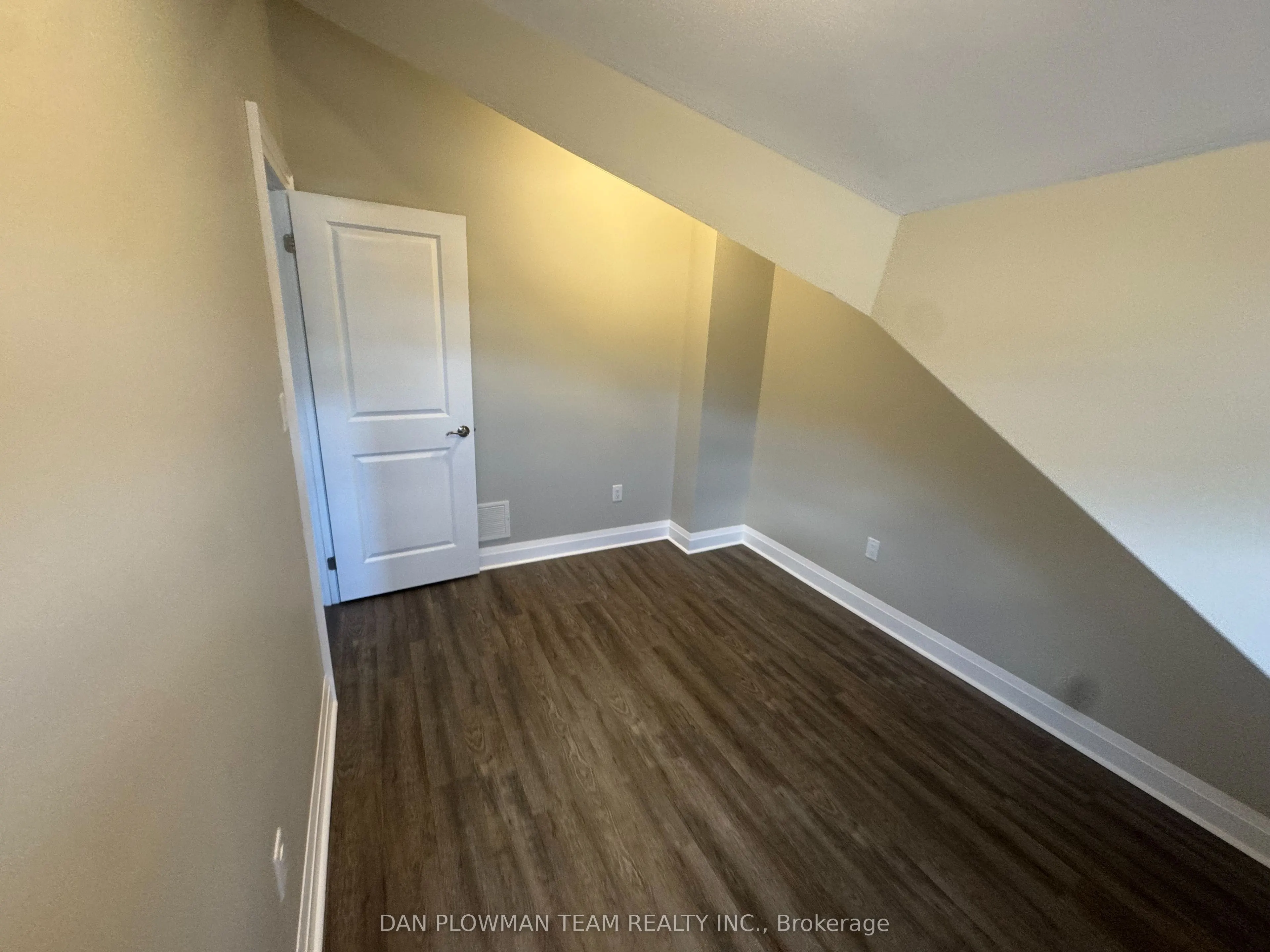 460 Park Road S, #Upper