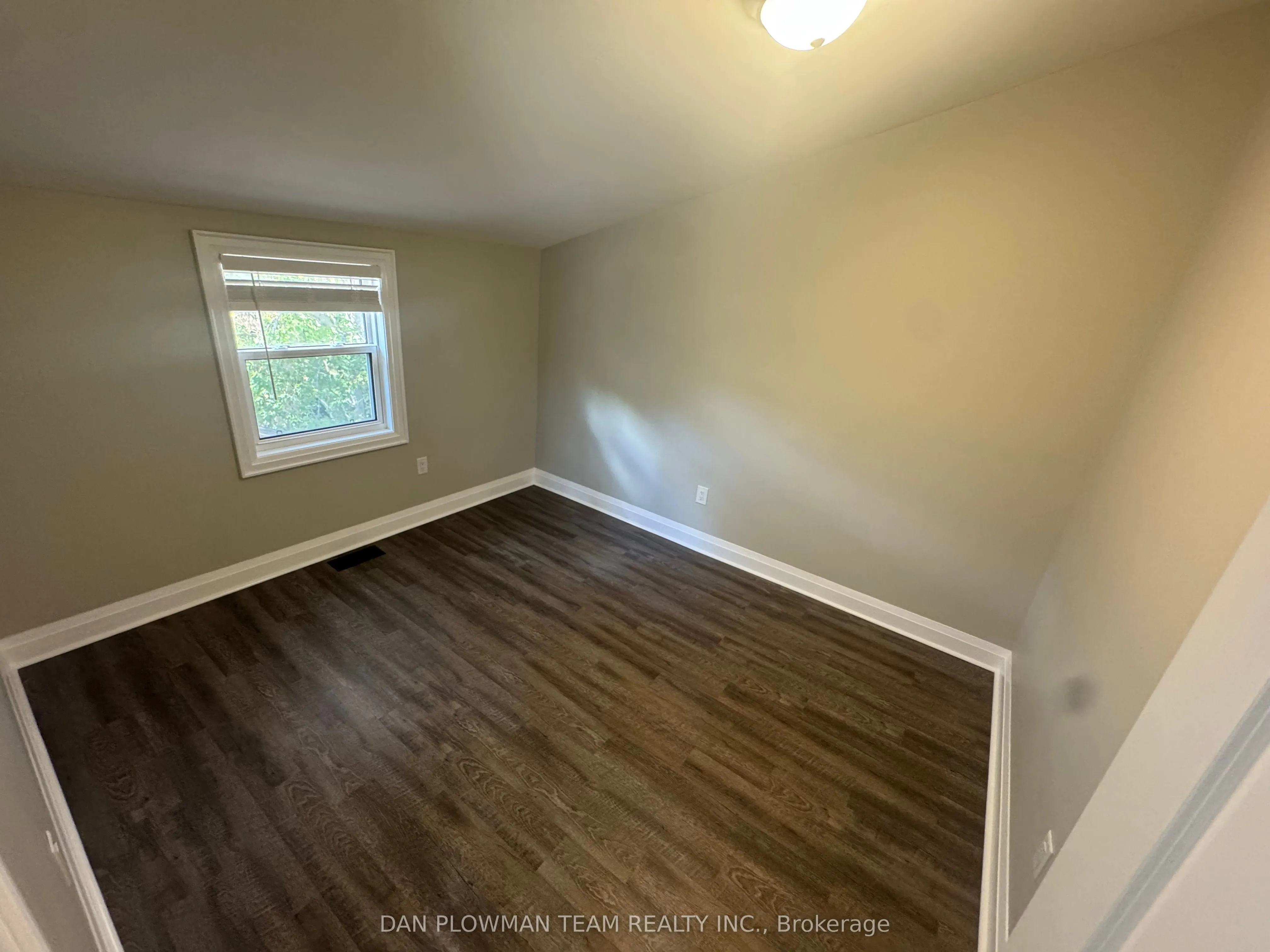 460 Park Road S, #Upper