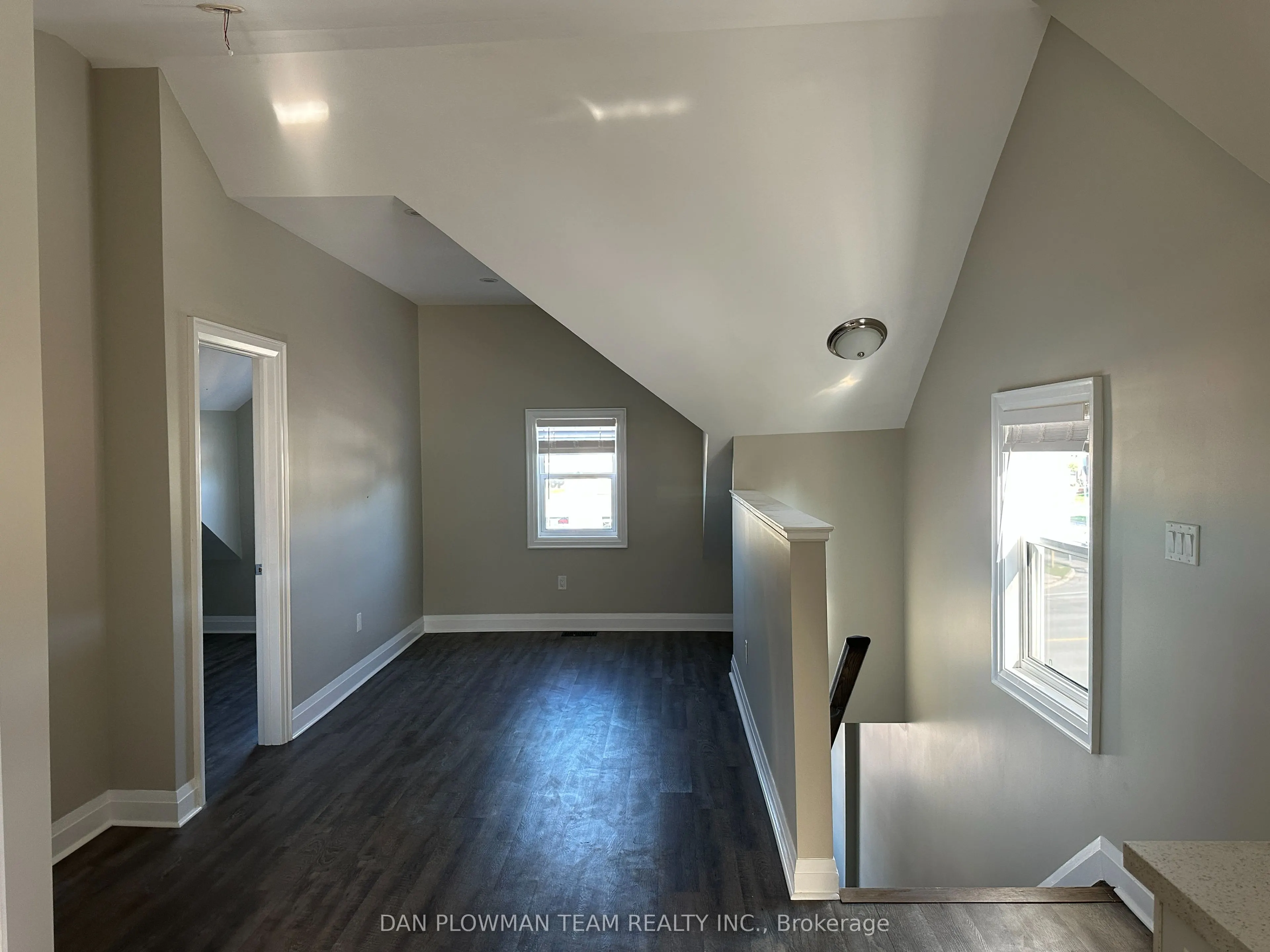 460 Park Road S, #Upper