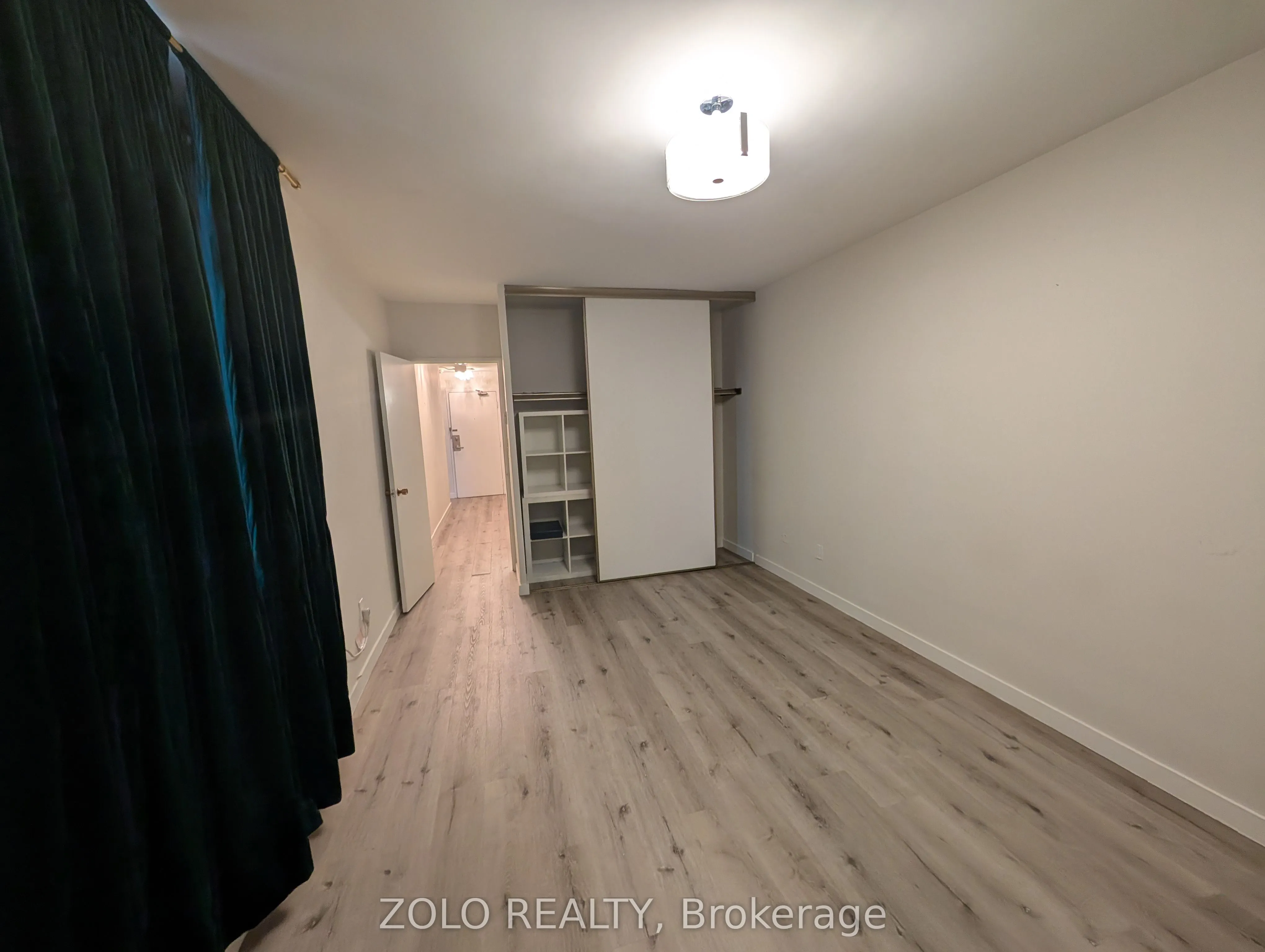 5 Massey Square, #1801